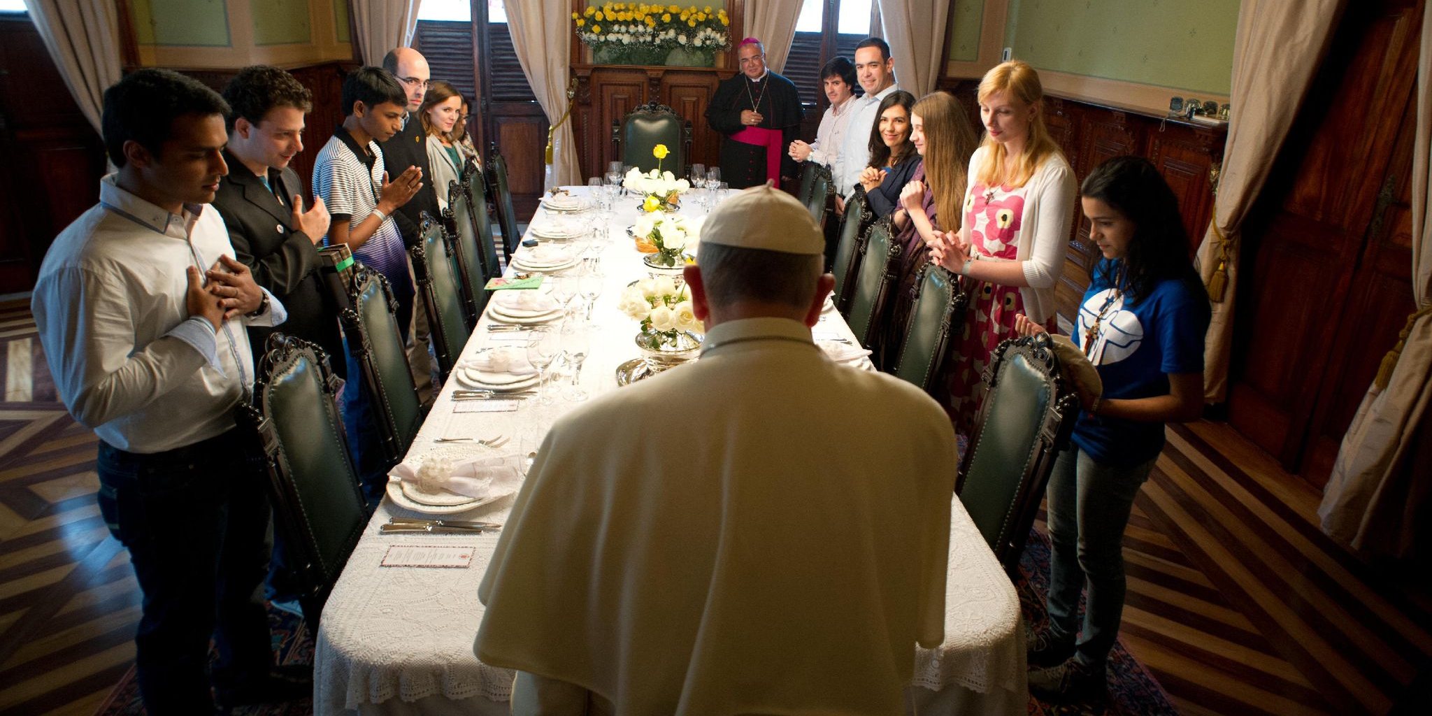 Filipe Teixeira (o quarto a contar da esquerda) almoçou com o Papa Francisco na edição de 2013 da JMJ, no Rio de Janeiro