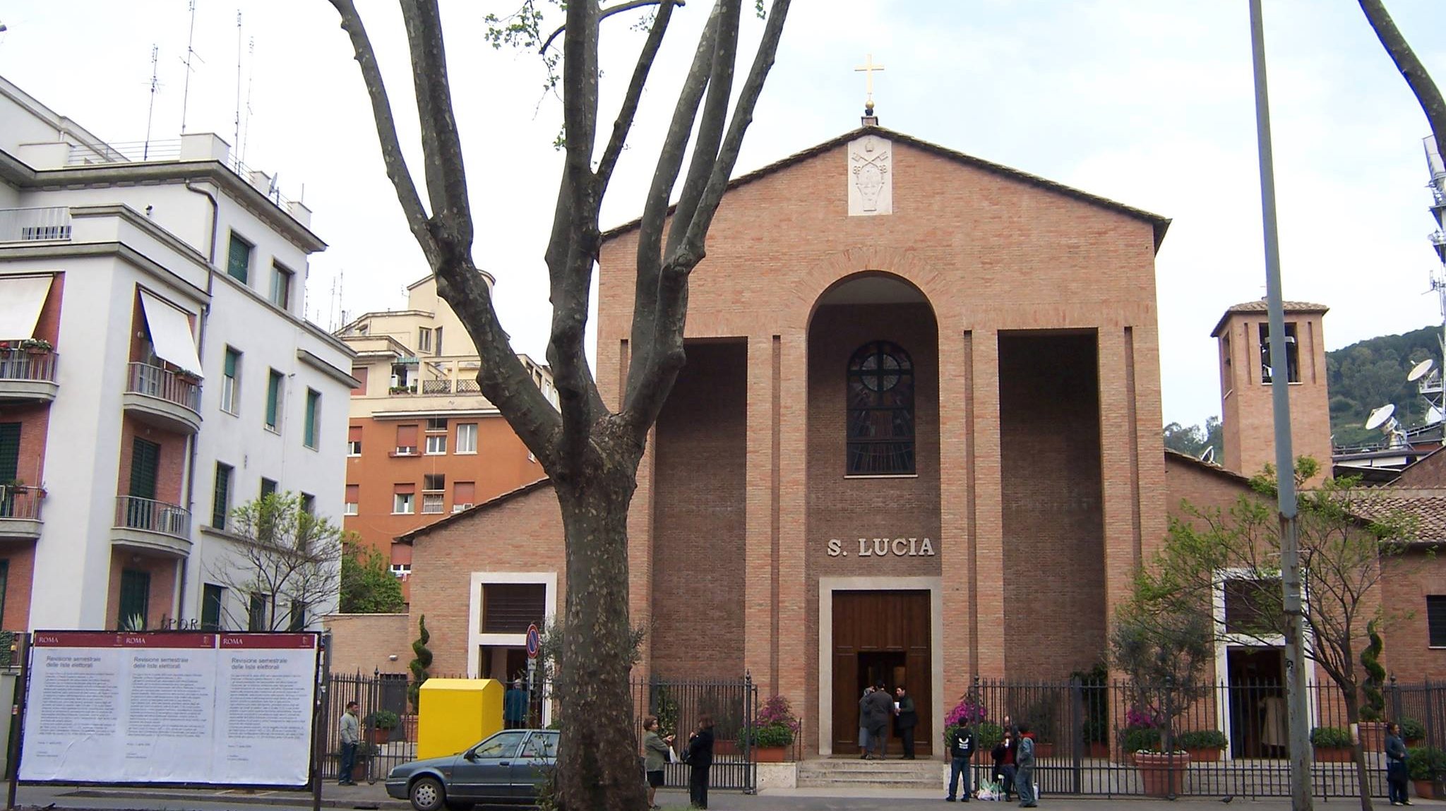 Funeral realizou-se na segunda-feira na igreja de Santa Lúcia, em Roma