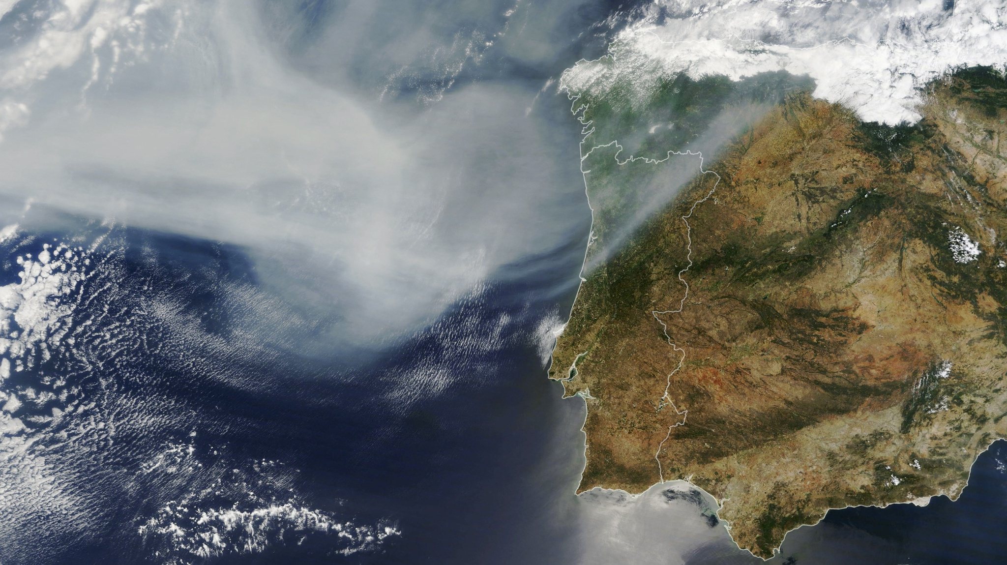 Imagens satélite da NASA mostram fumo dos incêndios do Canadá