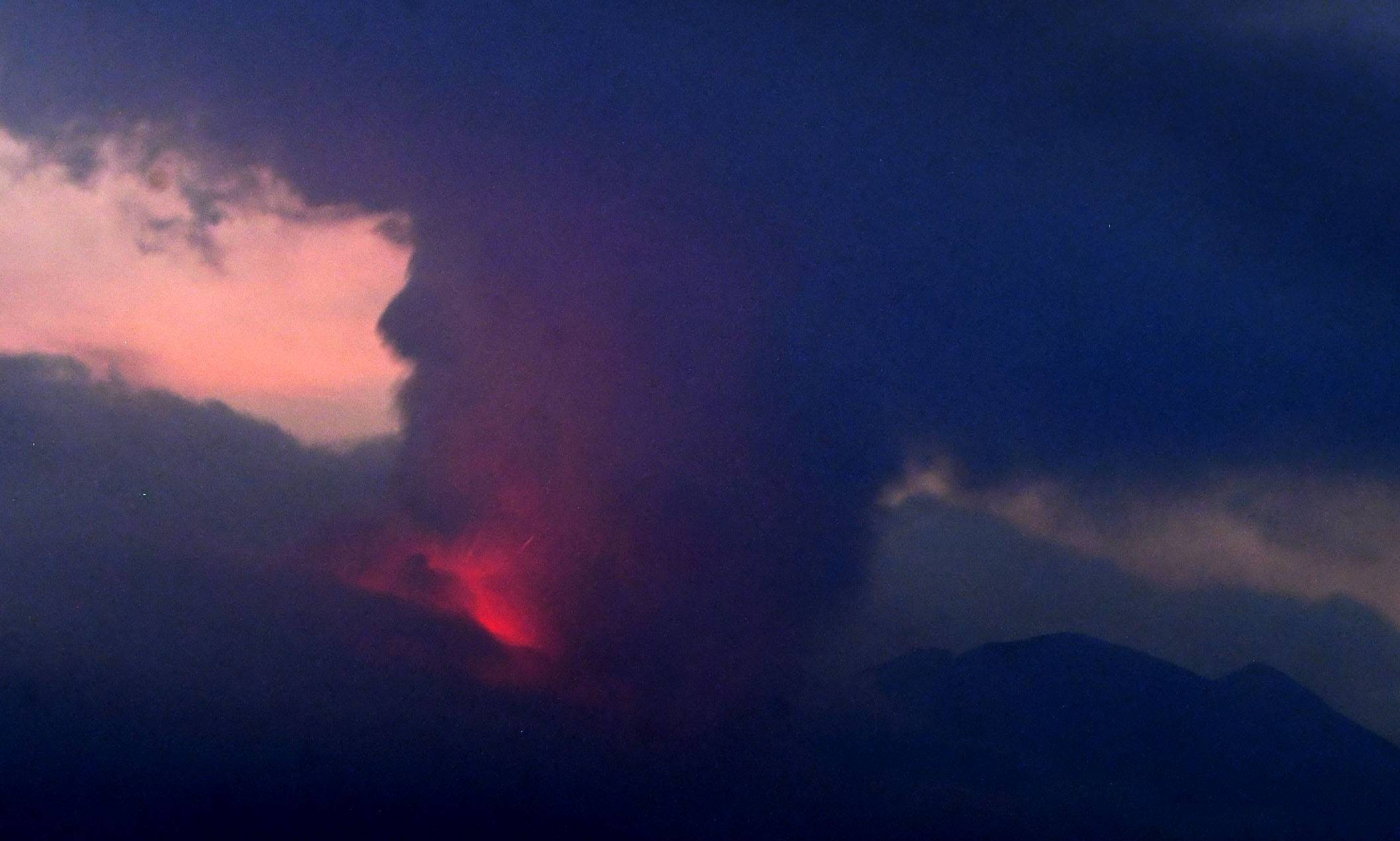 erupção do vulcão em Sakurajima