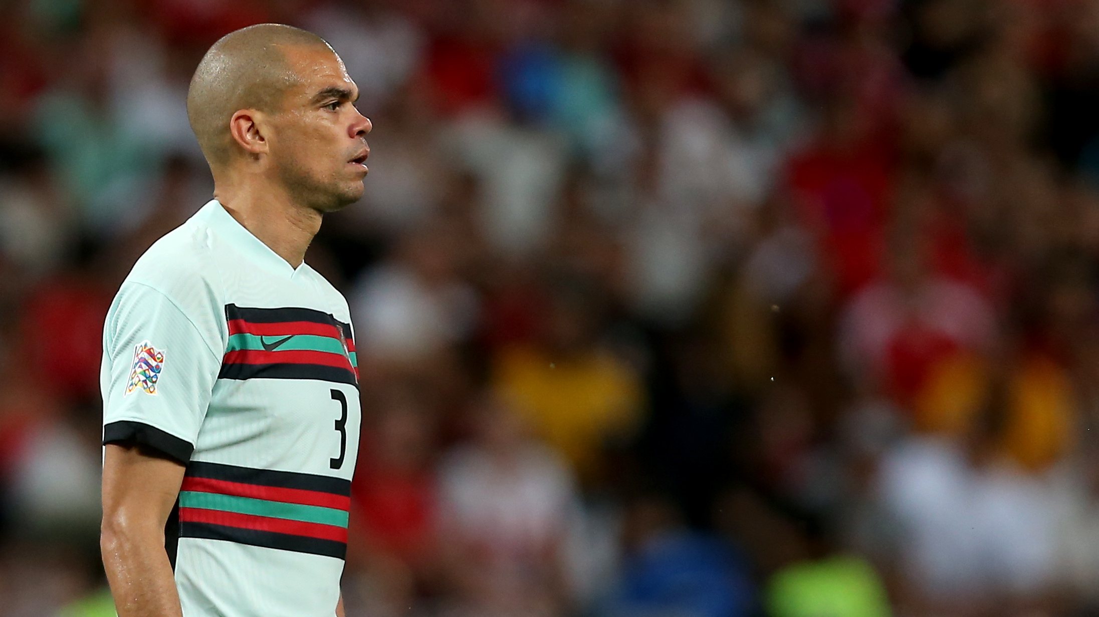 Pepe foi capitão da Seleção na ausência de Ronaldo e acabou o jogo a ter a última oportunidade de Portugal na área da Suíça