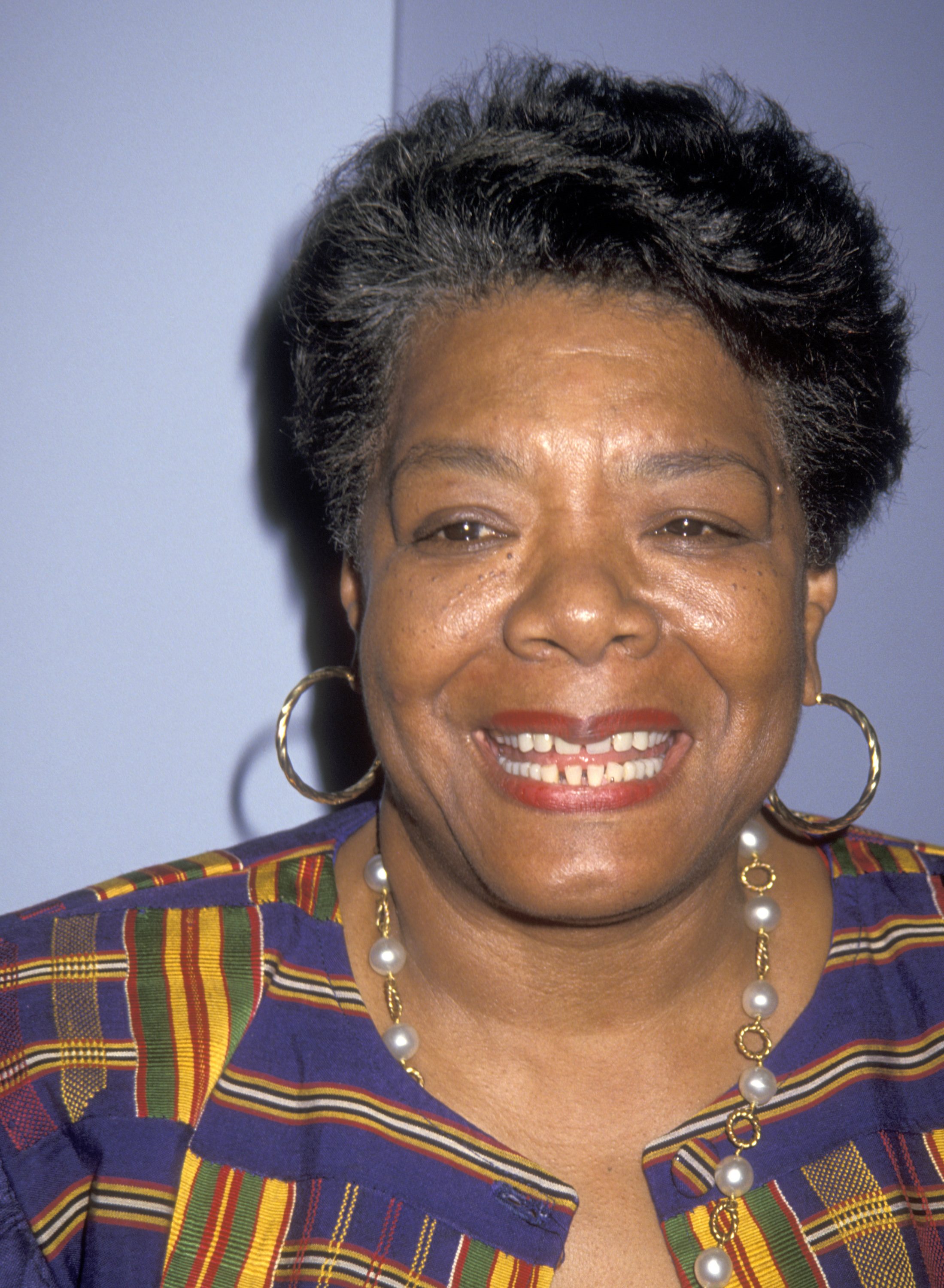 A poetisa e ativista pelos Direitos Civis, Maya Angelou, em 1993