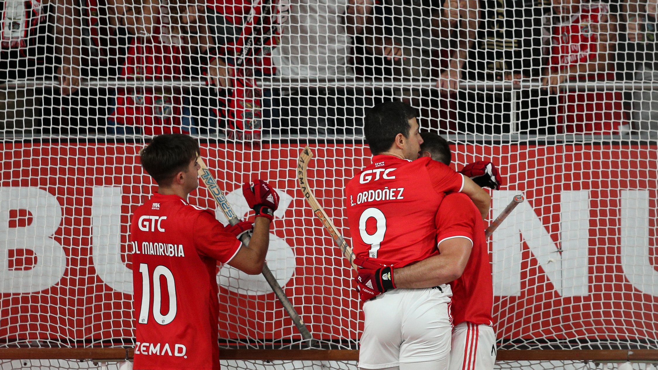 Benfica conseguiu responder à derrota na final da Elite Cup e voltou a ganhar a Supertaça dez anos depois