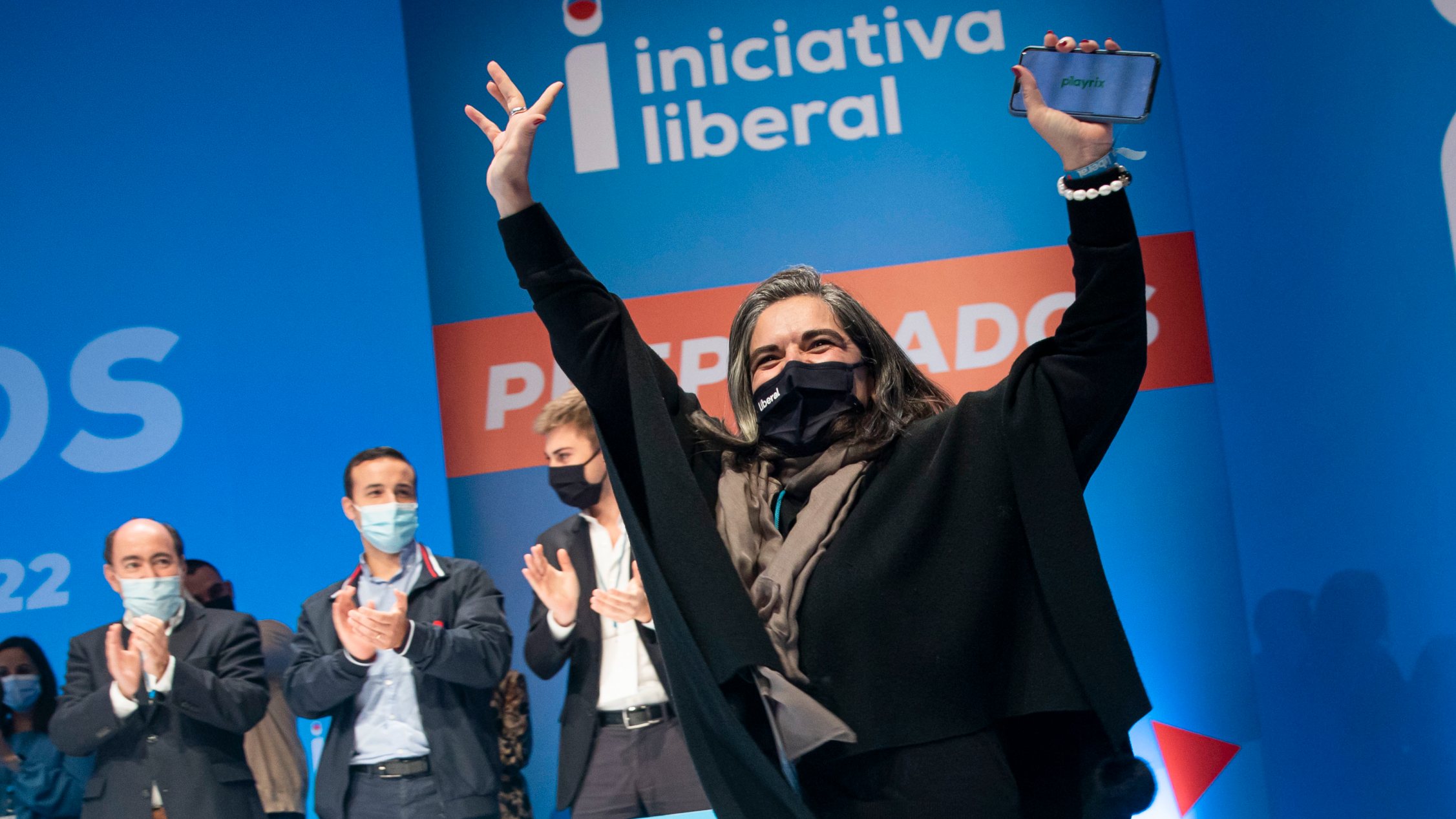 VI Convenção da Iniciativa Liberal - IL. O partido reúne em convenção no Centro de Congressos de Lisboa. Entrada em palco de Carla Castro. Lisboa, 12 de dezembro de 2021. JOÃO PORFÍRIO/OBSERVADOR
