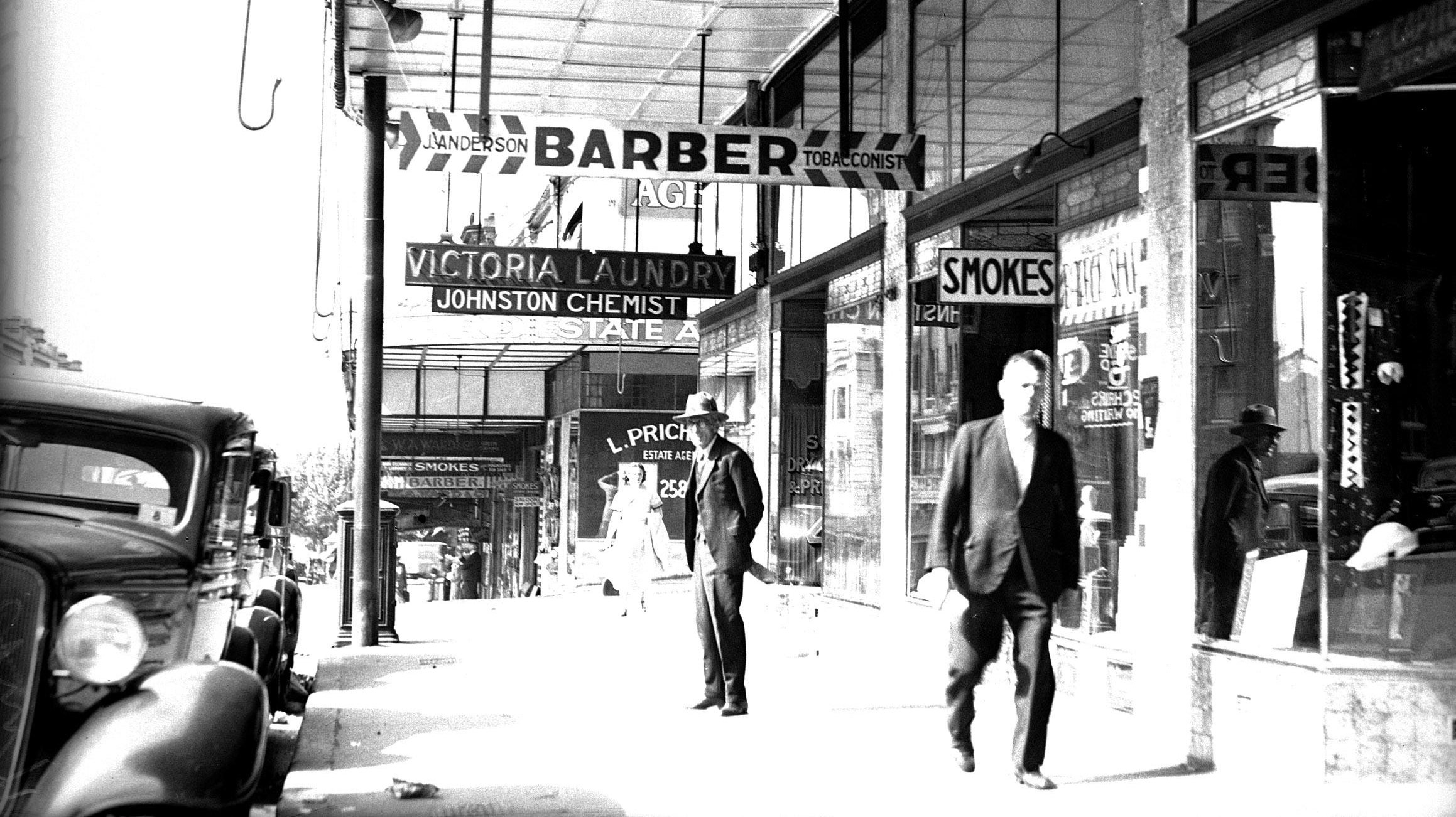 Street scene of Victoria Street in Kings Cross in Sydney on 20 January 1937 SUN