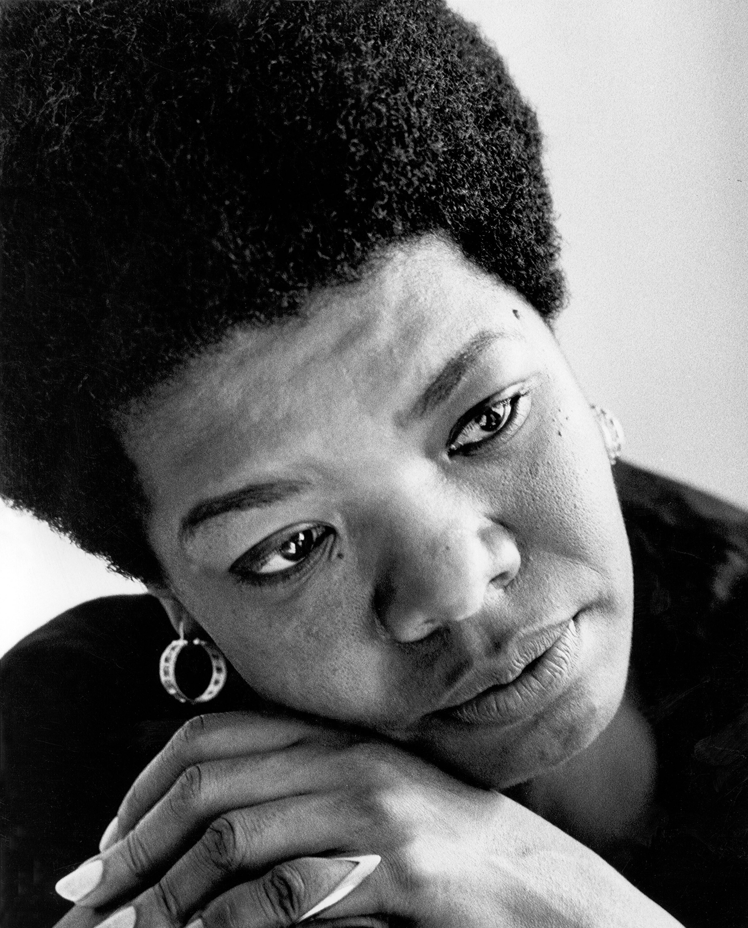 A poetisa e ativista pelos Direitos Civis, Maya Angelou, em 1970