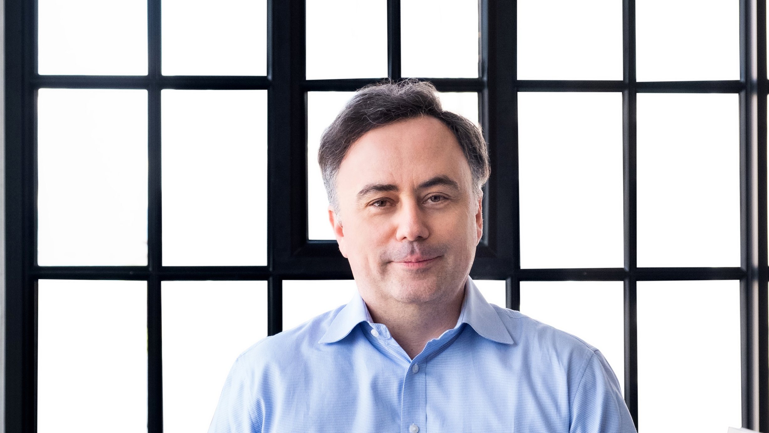 John Graham-Cumming é o diretor de tecnologia da Cloudflare. Desde 2019 que reside em Portugal, quando a empresa abriu escritórios em Lisboa