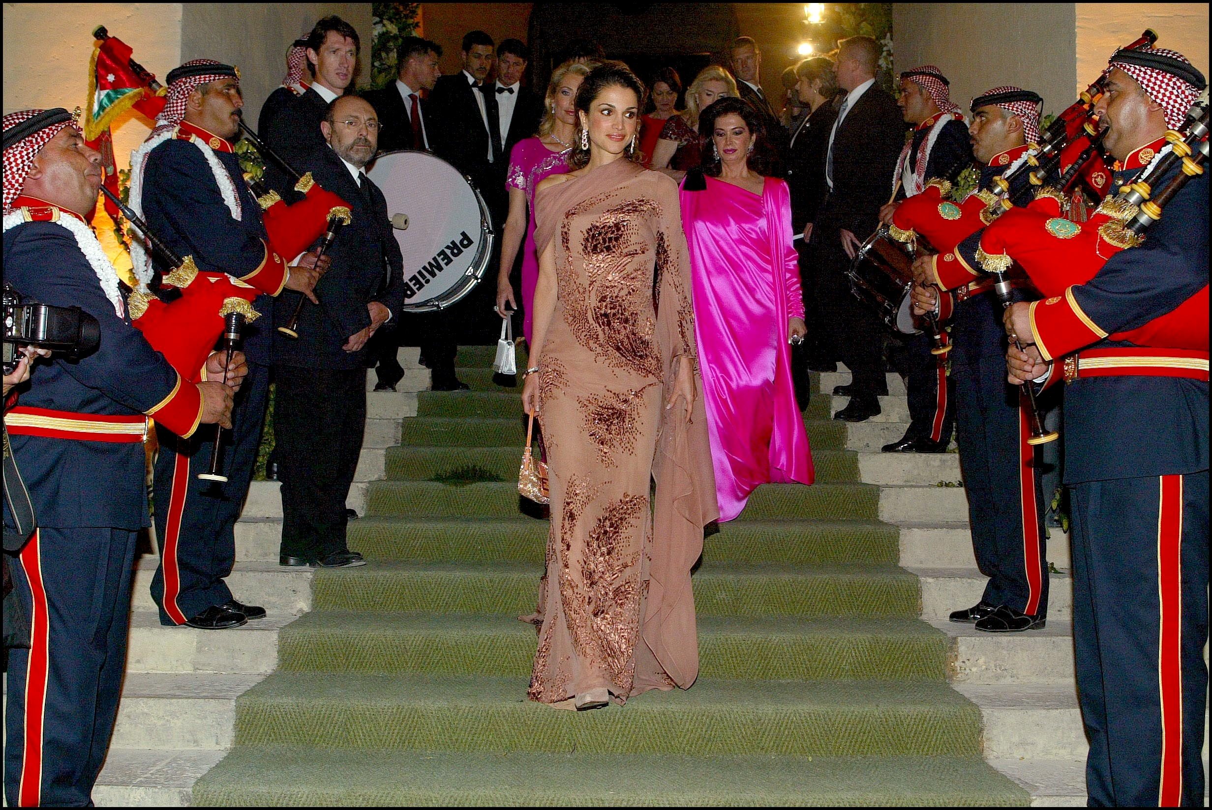 Queen Rania Attends In Chateau De Versailles In Benefit Of The Jordan River Foundation, in France on September 30, 2002.