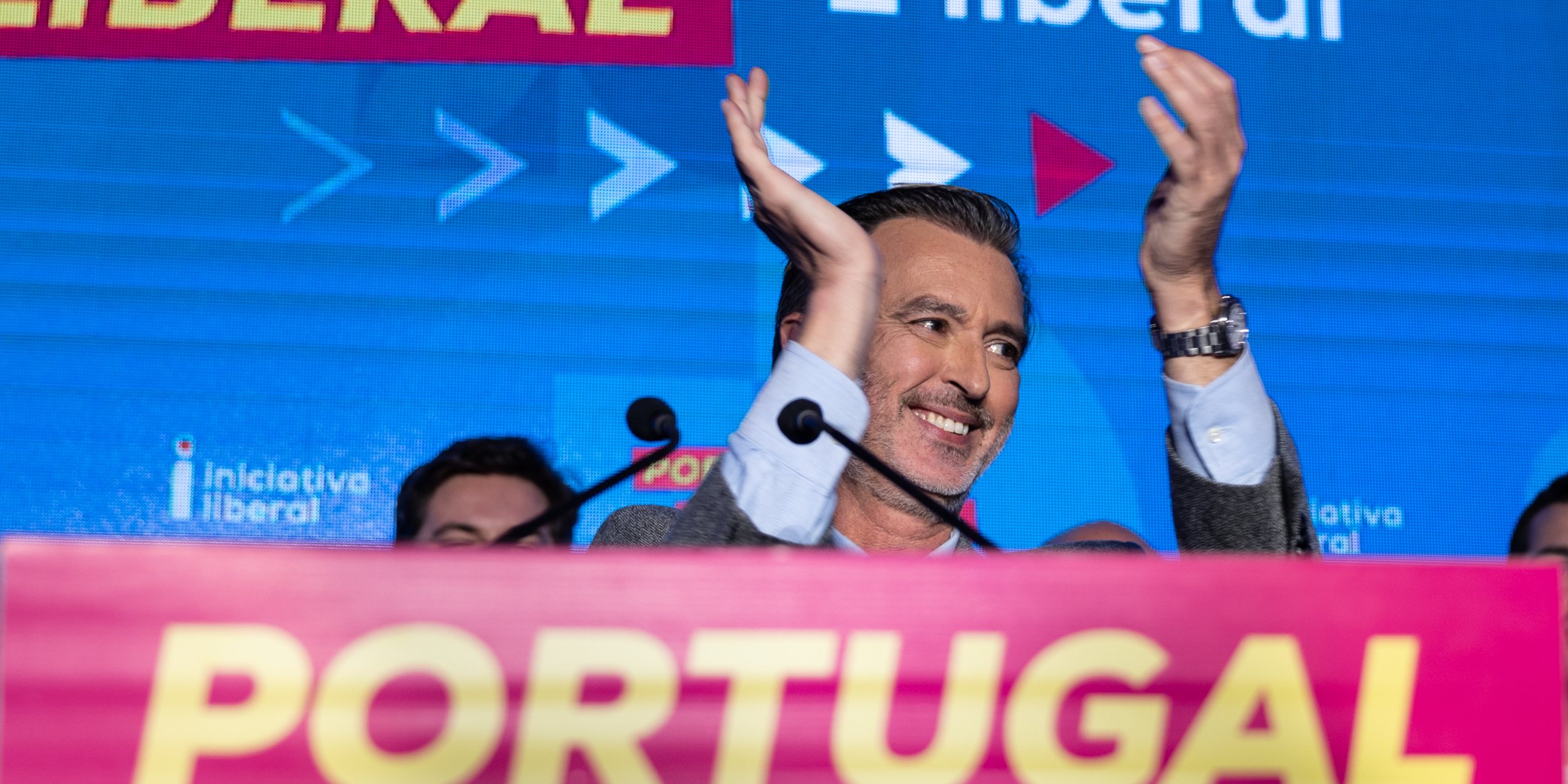 O dia de eleições na sede de campanha da Iniciativa Liberal. João Cotrim de Figueiredo recebido pelos militantes da IL. Lisboa, 30 de janeiro de 2022. (JOÃO PEDRO MORAIS/OBSERVADOR)