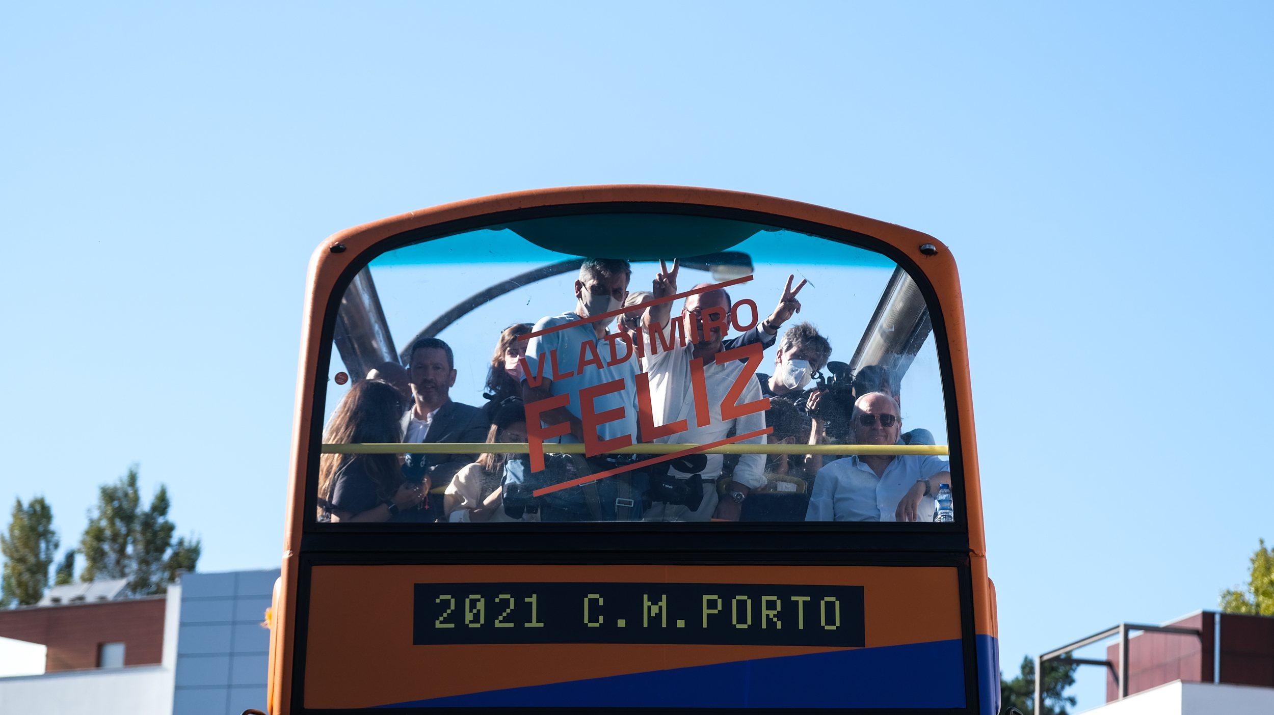 Pintada de laranja e azul e com o rosto do candidato estampado, a &quot;Marlene&quot; saiu às ruas do Porto em junho