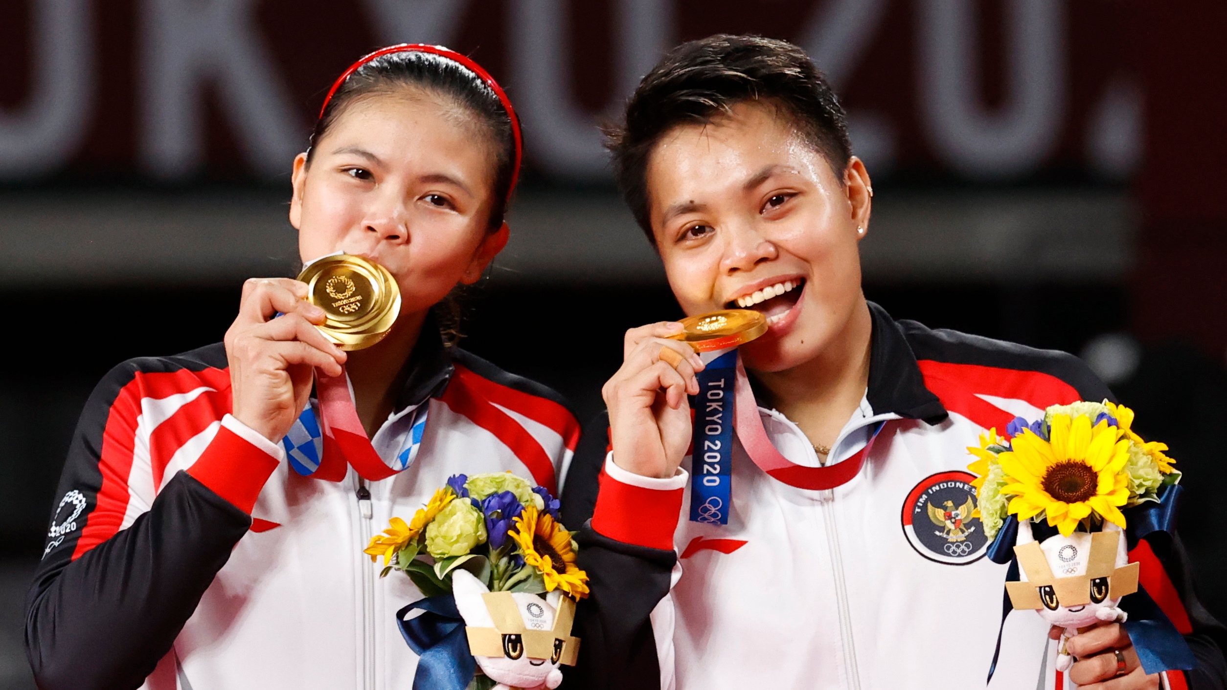 As duas atletas, de 23 e 33 anos, bateram a dupla chinesa na final de pares