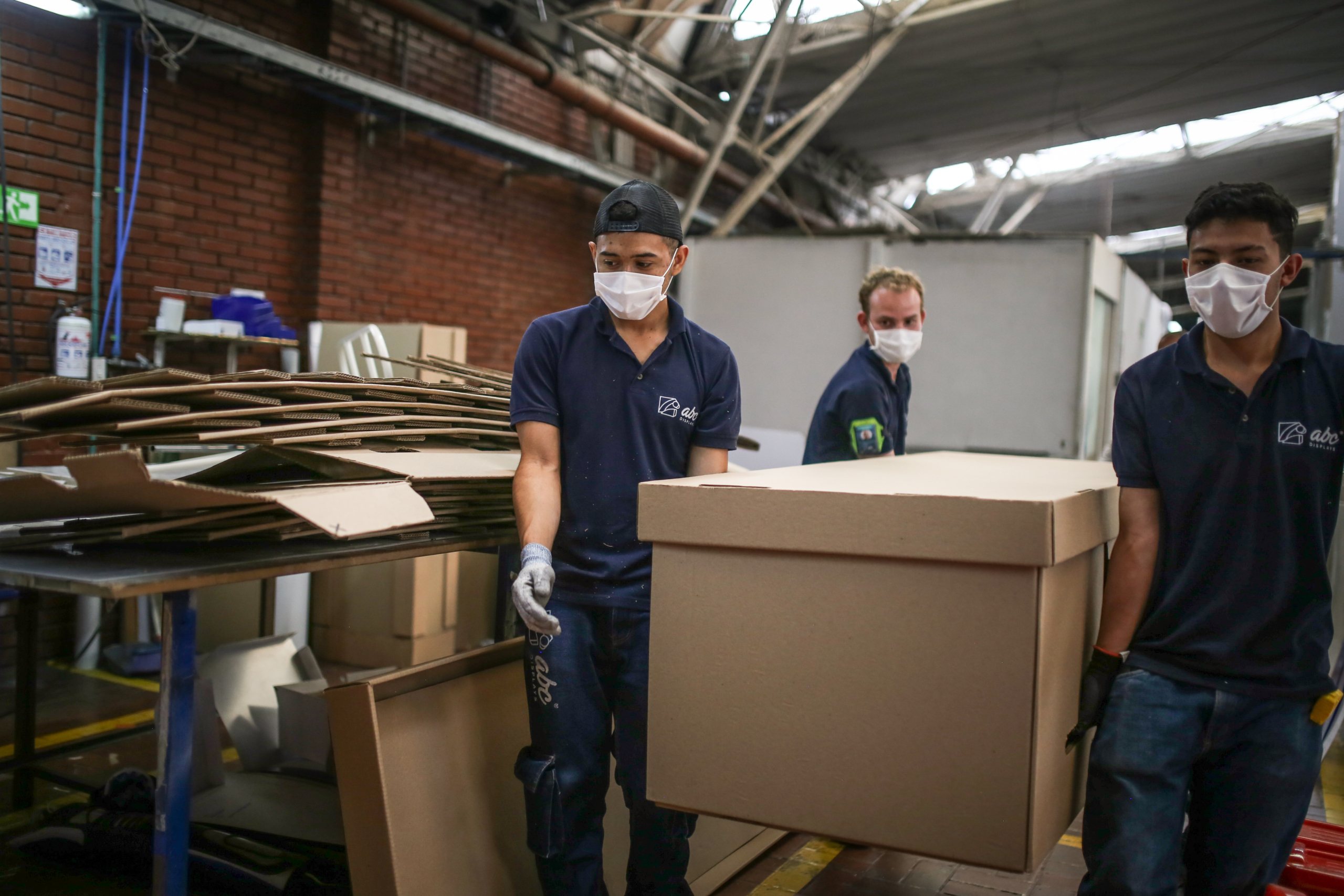 Colombia: A factory design cardboard hospital beds that become coffins on COVID-19 pandemic