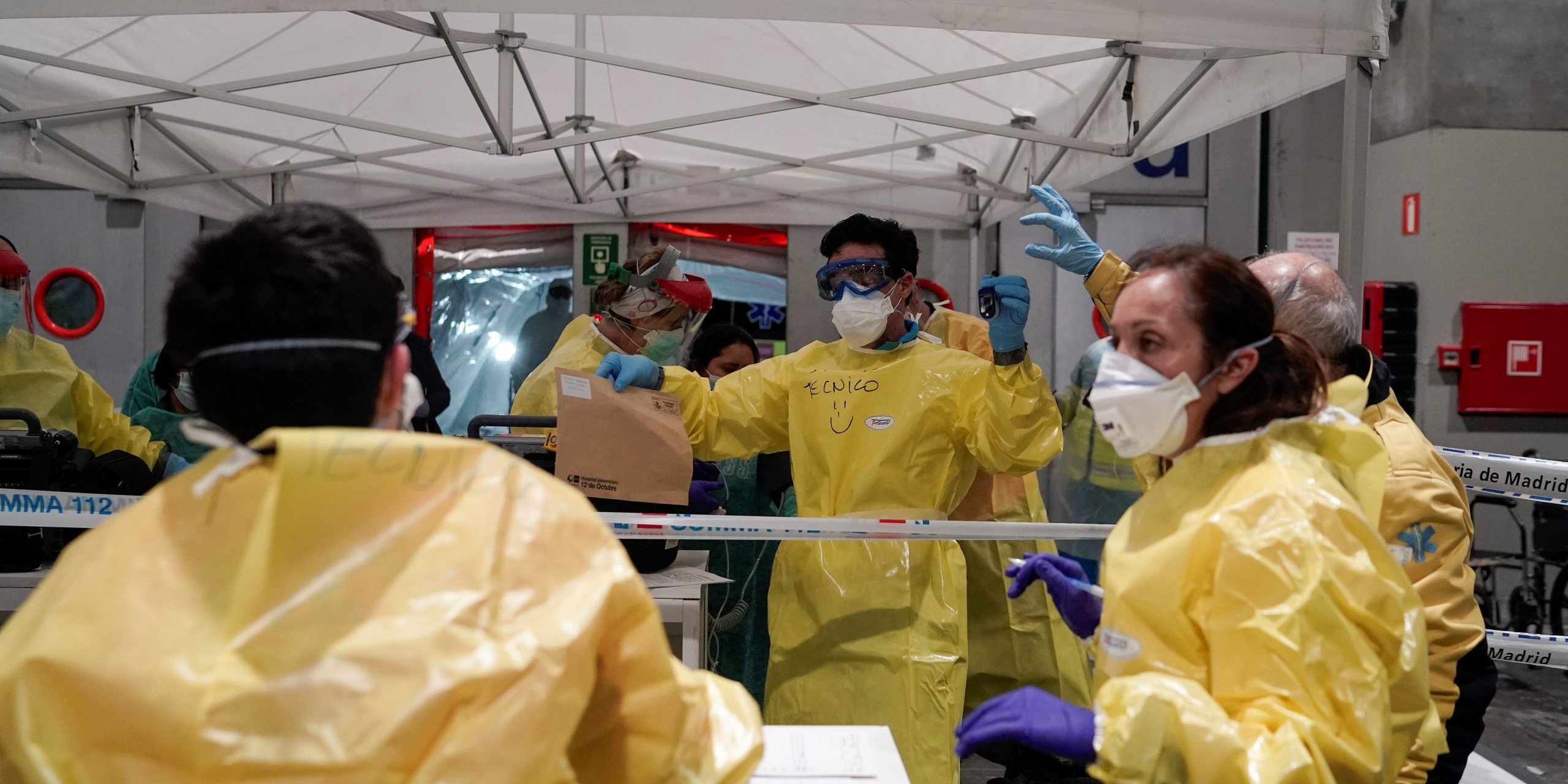 Espanha nos piores tempos da pandemia, quando foi preciso escolher quem vivia e quem morria nos hospitais