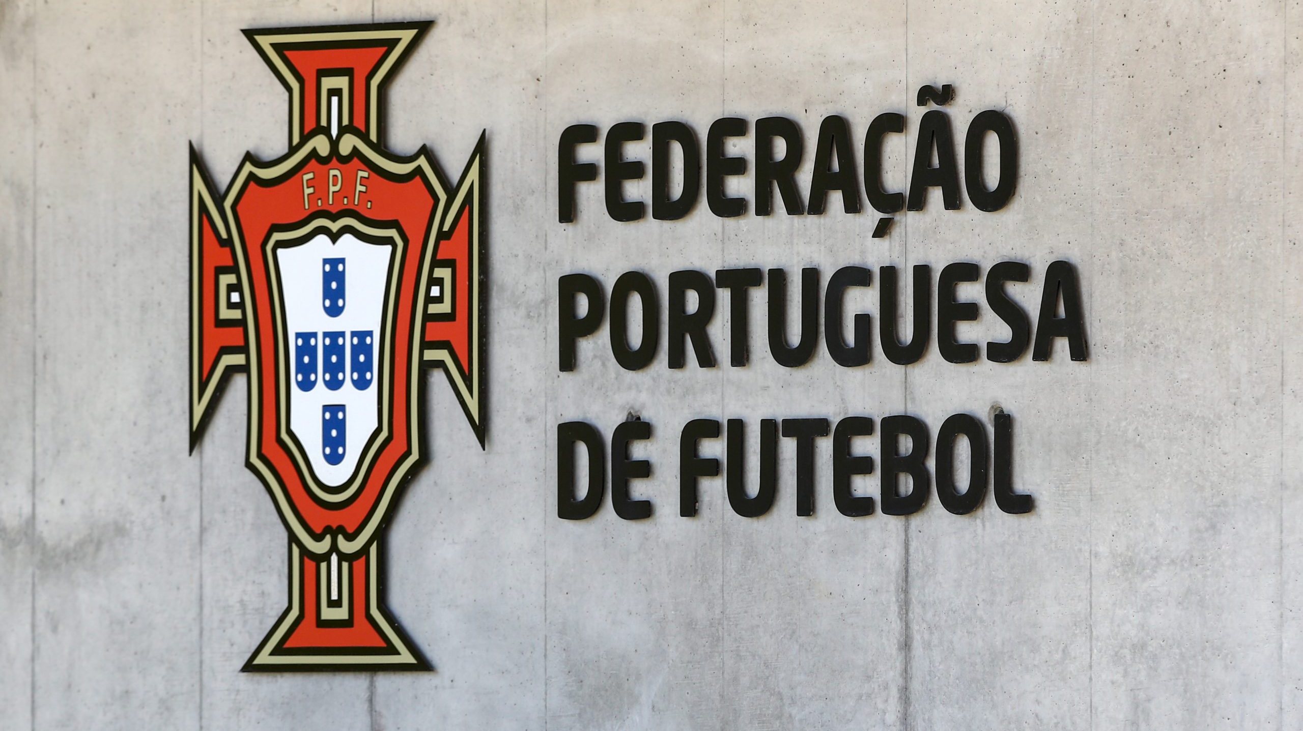 CD da FPF instaura processo disciplinar ao Benfica e multa &#039;águias&#039; e &#039;leões&#039;