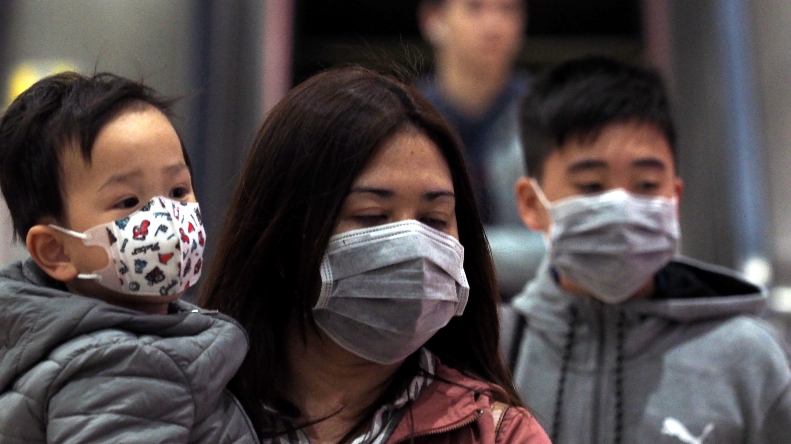 O uso de máscara ajuda a prevenir a transmissão de vírus respiratórios