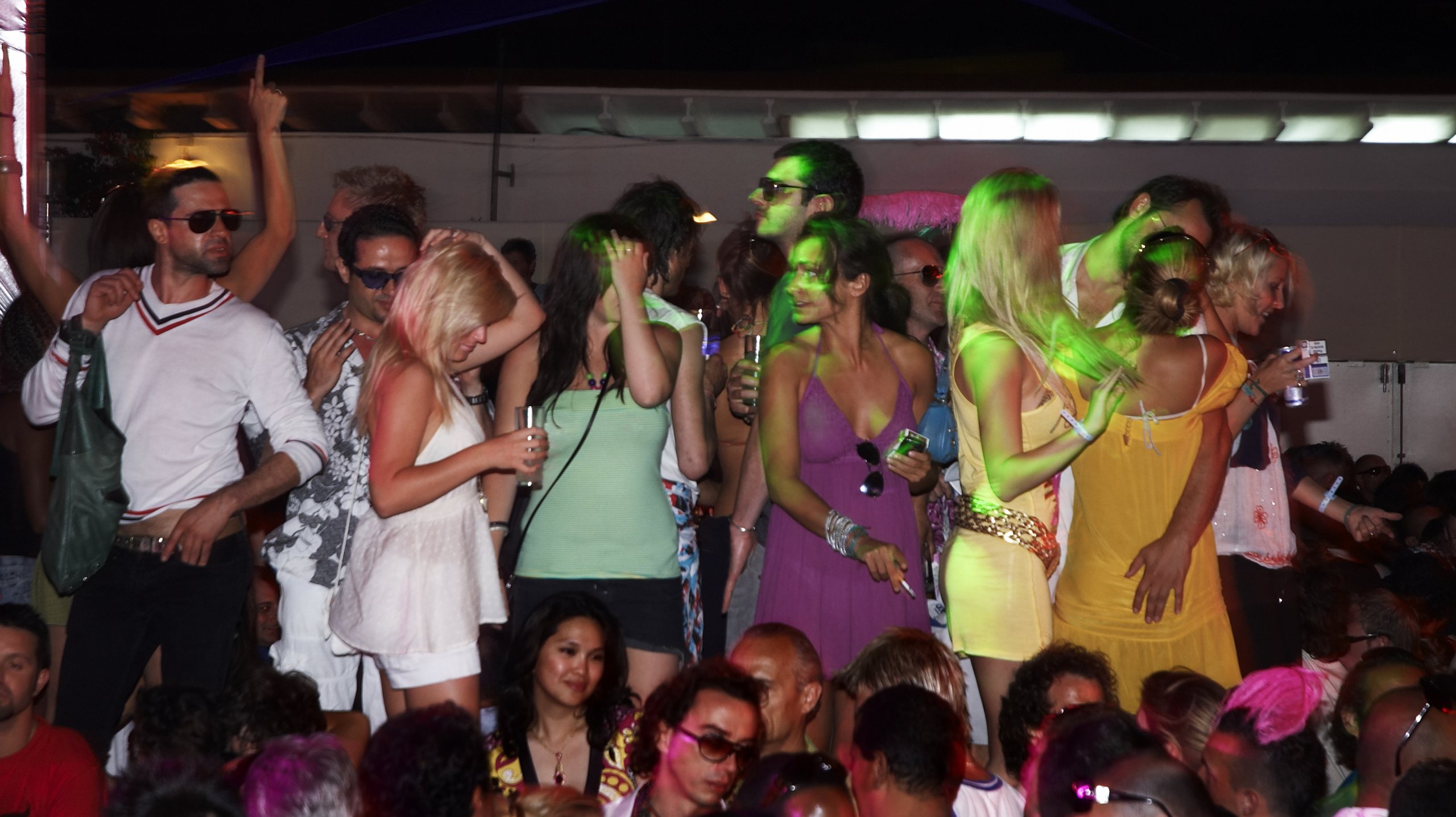 As festas e os ajuntamentos ilegais têm sido vistos como os responsáveis da propagação da variante Delta em Ibiza