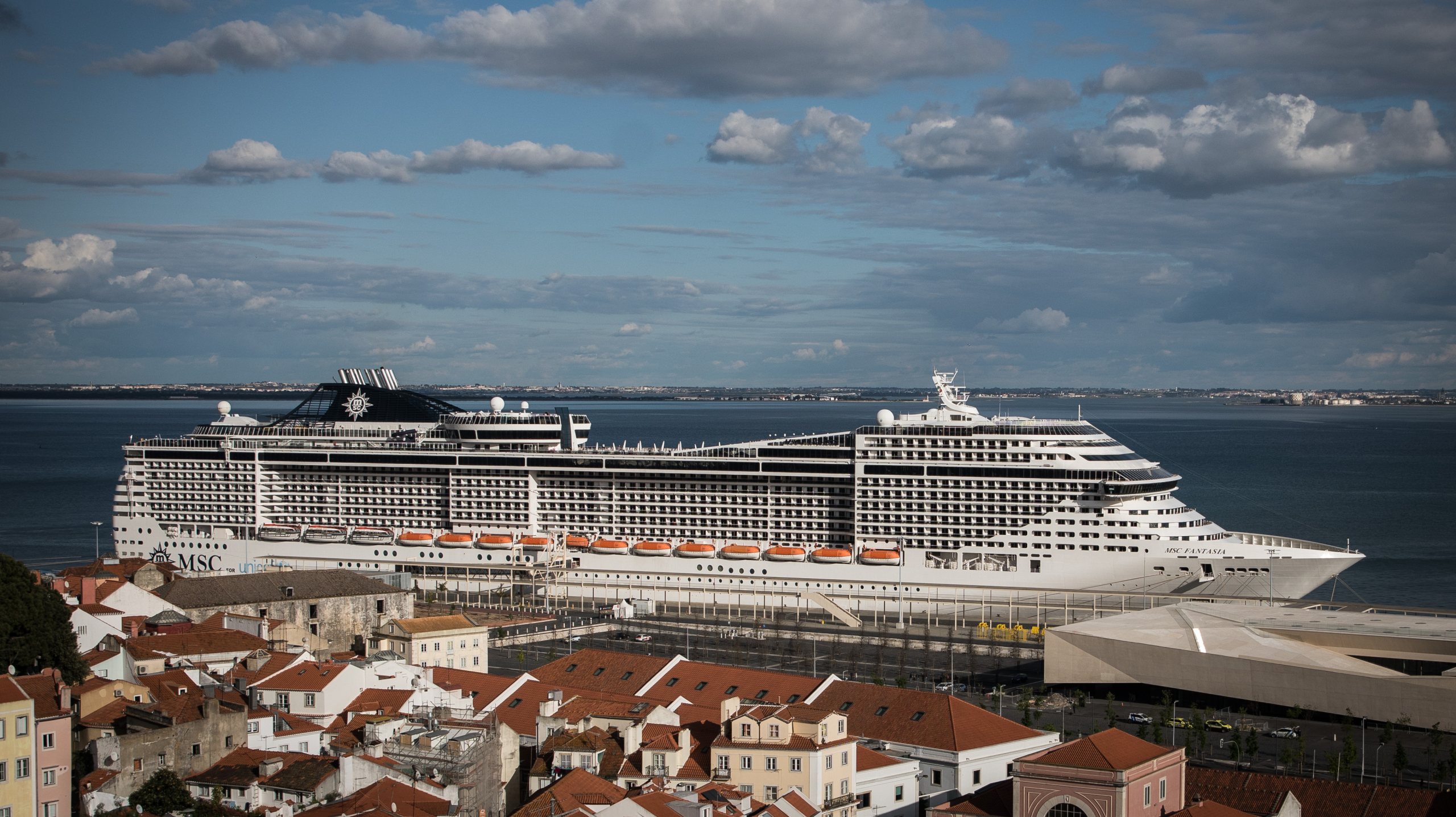 Passageiros de navios cruzeiros não pagam taxa turística de dois euros por noite