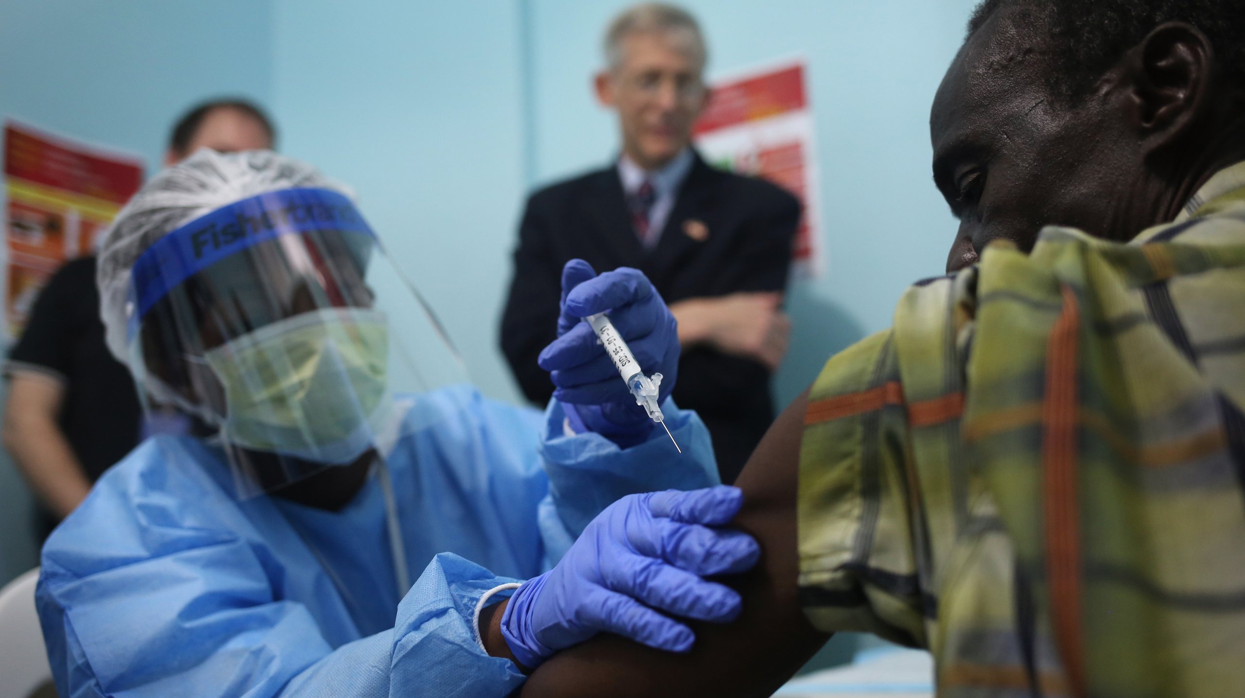 A vacinação contra o ébola é a melhor forma, neste momento, de combater a doente que pode ser fatal