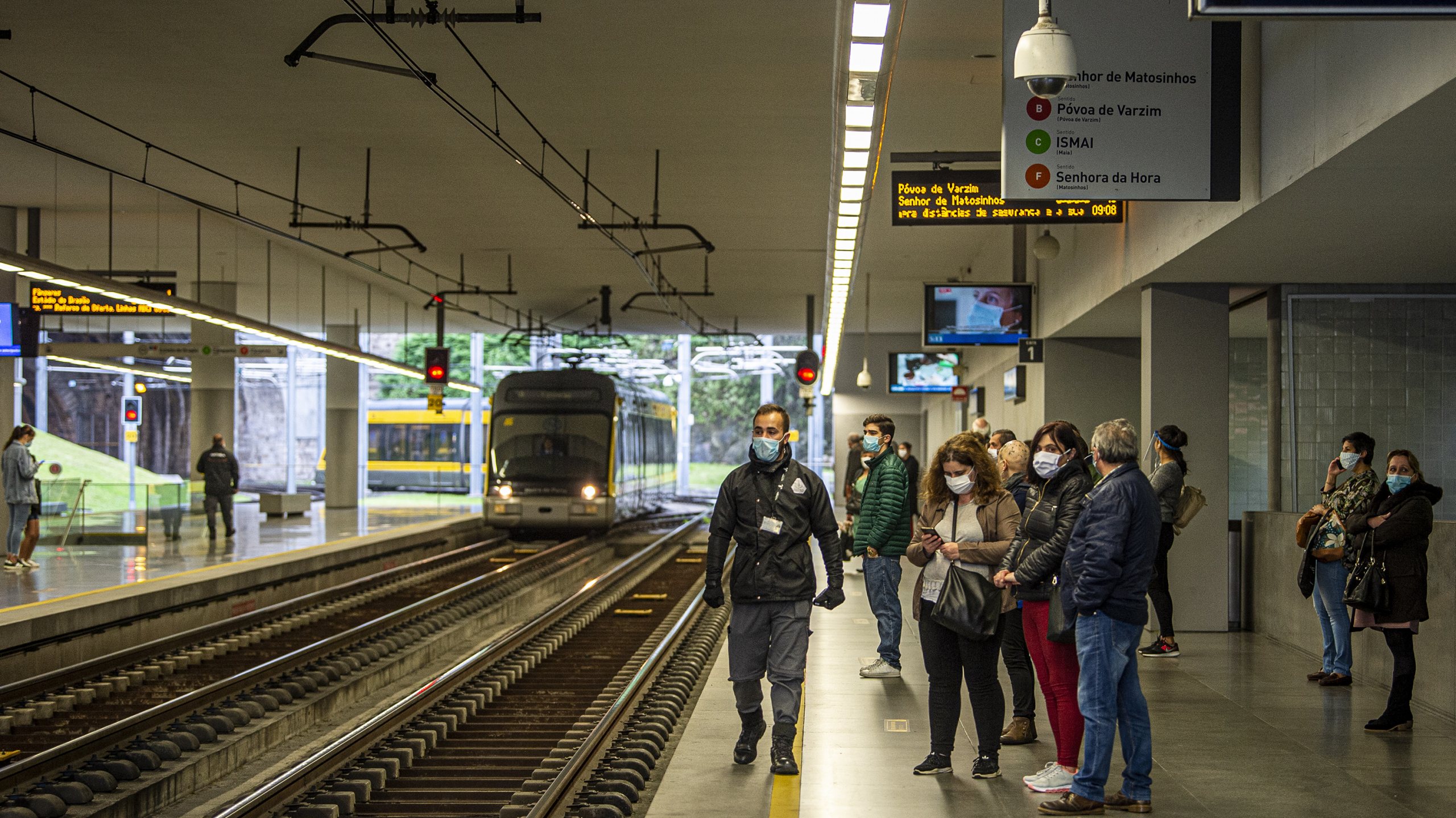 Metro do Porto acrescenta que o objetivo é coincidir a disponibilização dos novos equipamentos com o arranque de um novo ano letivo no ensino superior