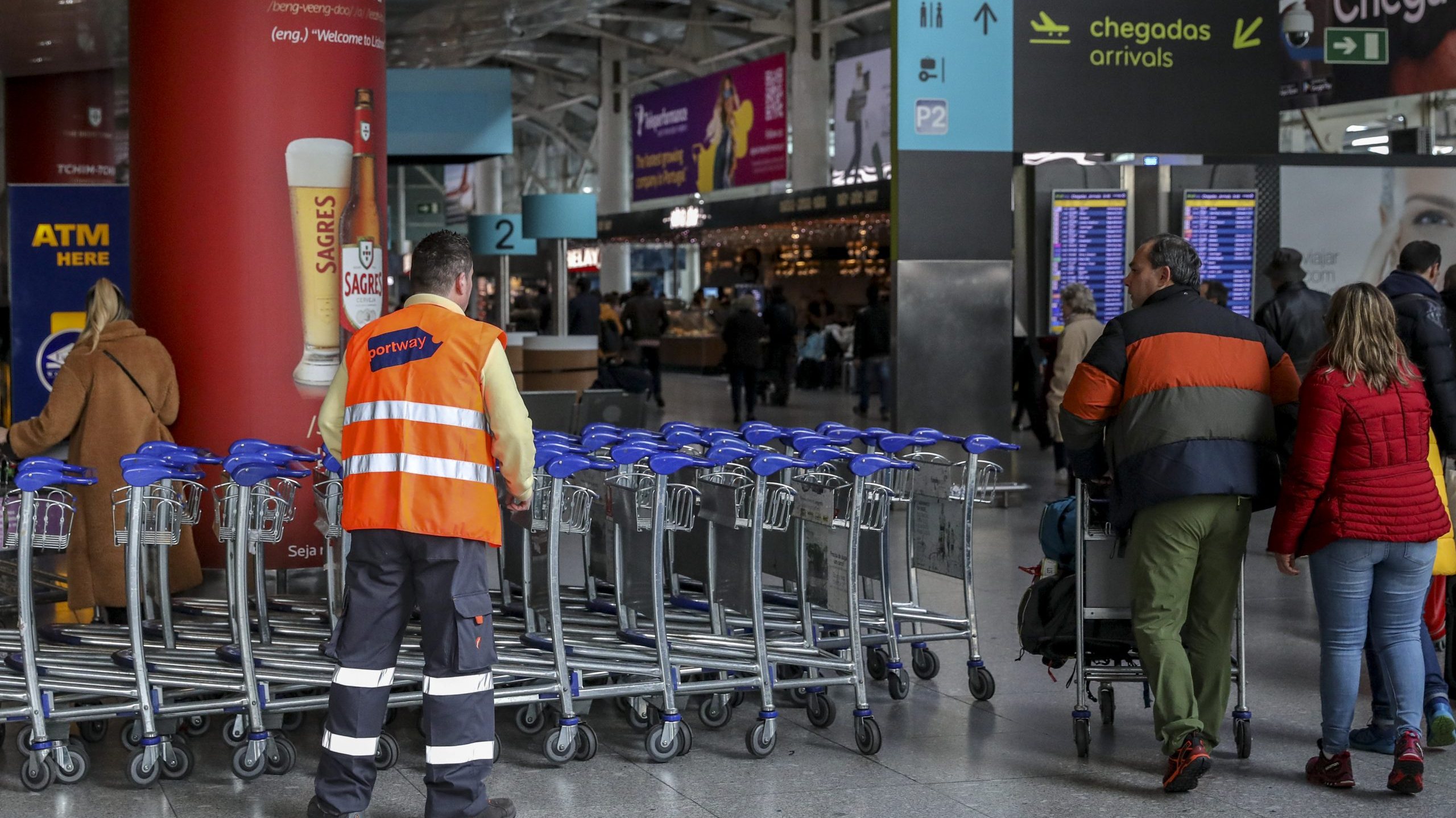 Trabalhador da Portway em serviço no Aeroporto de Lisboa