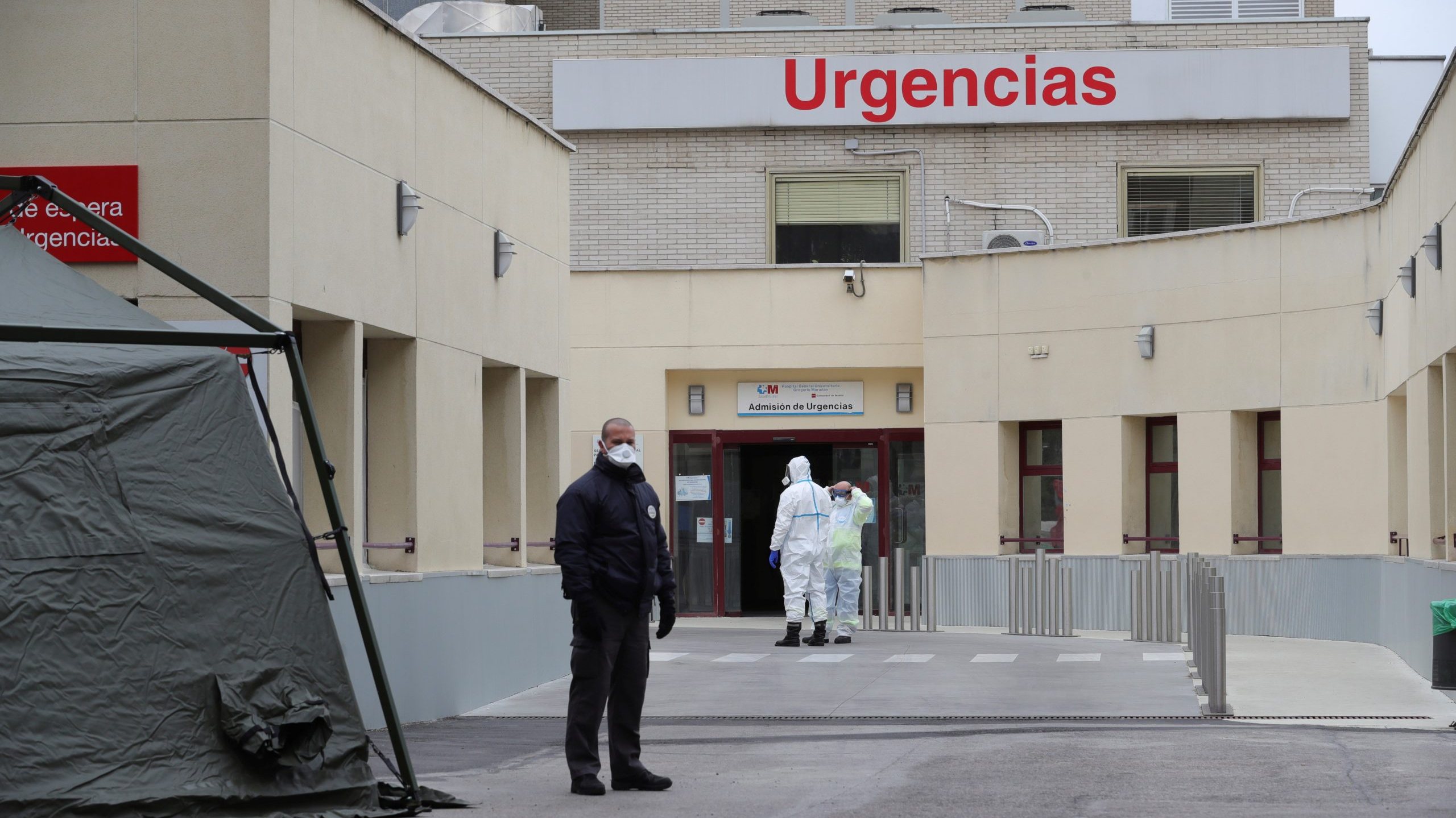 epa08331417 Entrance of Gregorio Maranon Hospital in Madrid, Spain, 30 March 2020. Spain is on its 16th day of lockdown as Spanish government has announced a temporary stop to all construction works and other non-essential economic activities as the Mediterranean country suffers one of the worst outbreaks of the pandemic COVID-19 disease caused by the SARS-CoV-2 coronavirus.  EPA/JuanJo Martin