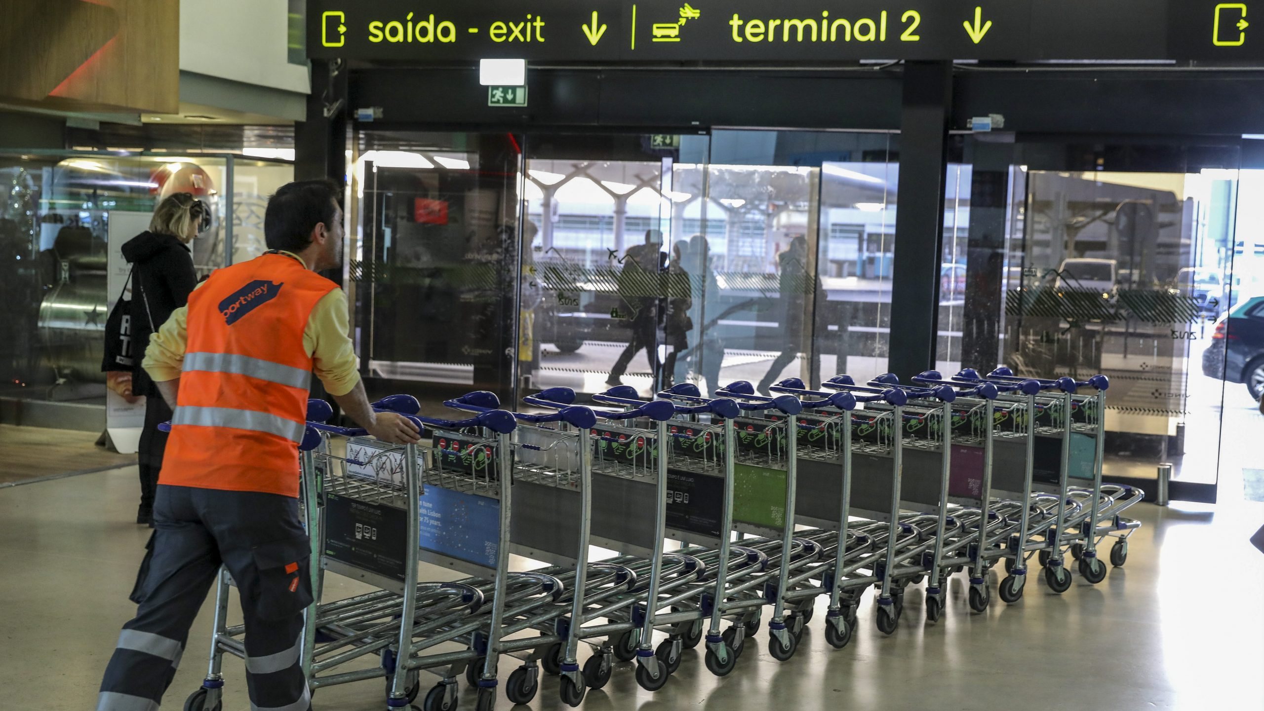 Início da greve de três dias de trabalhadores da Portway nos aeroportos de Lisboa, Porto, Faro e Funchal