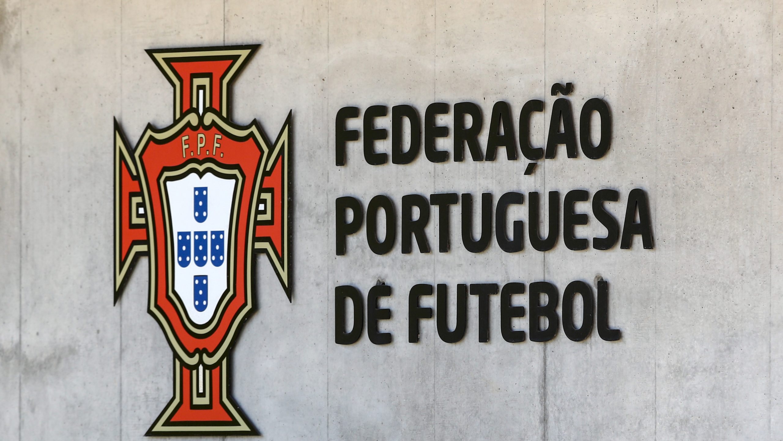 CD da FPF instaura processo disciplinar ao Benfica e multa &#039;águias&#039; e &#039;leões&#039;