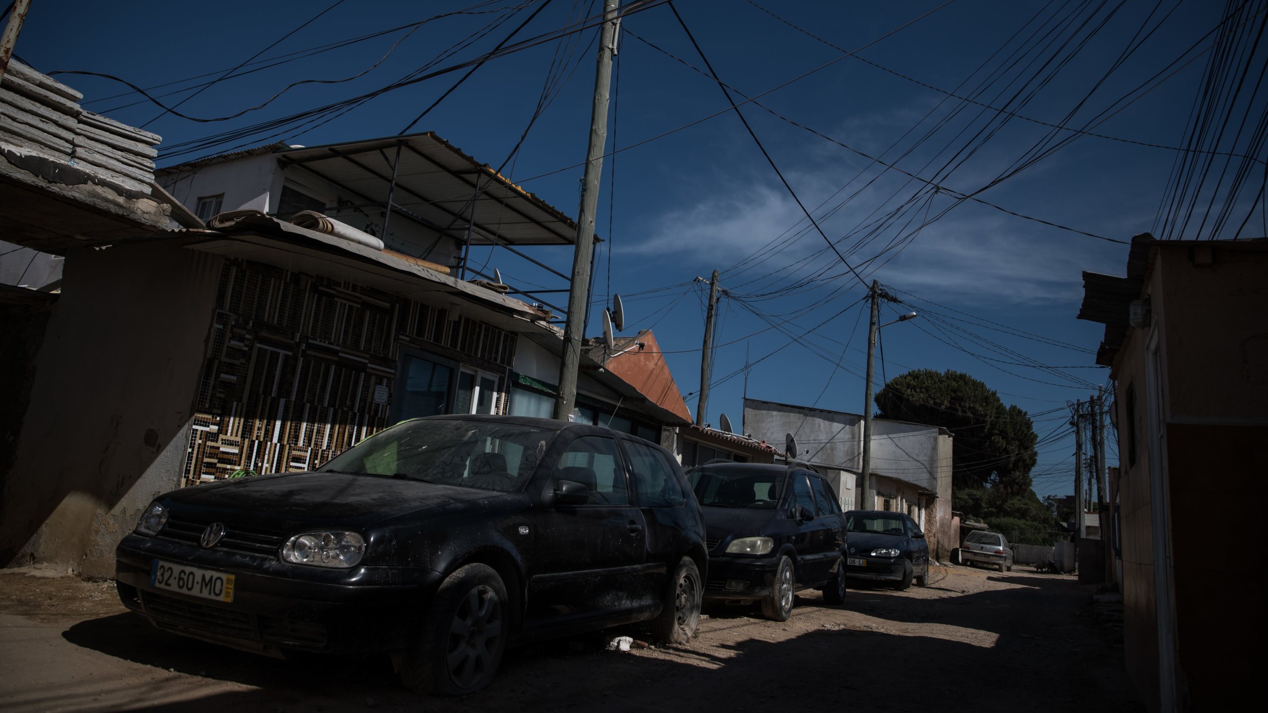 O 2.º Torrão, na freguesia da Trafaria, é um bairro precário com mais de três mil pessoas, que há cerca de 40 anos começou a formar-se ilegalmente