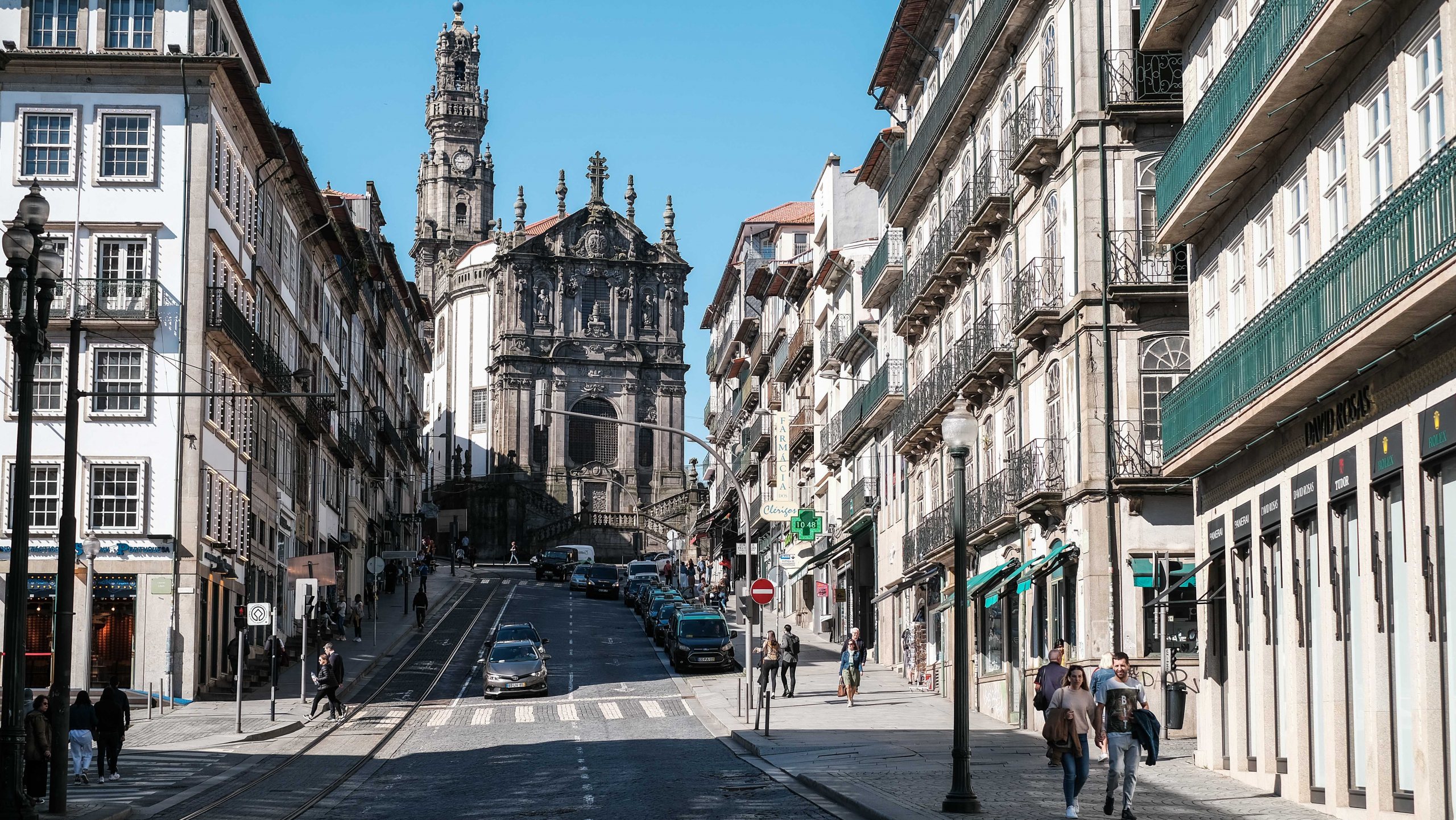 A Rua dos Clérigos vai estar interdita ao trânsito rodoviário devido às obras para a nova linha do Metro do Porto