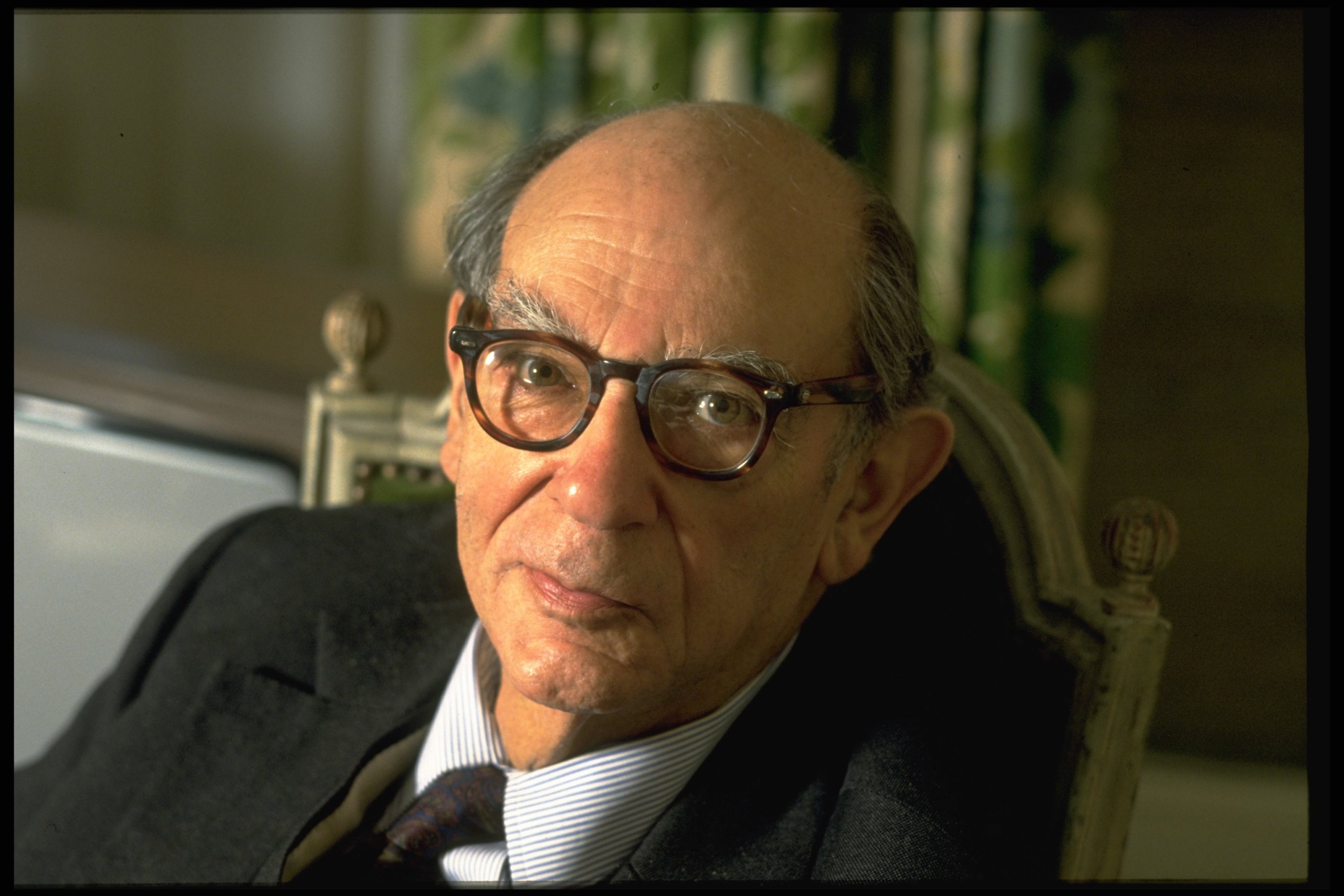 ISAIAH BERLIN PUBLISHES &#039;THE CROOKED TIMBER OF HUMANITY&#039;