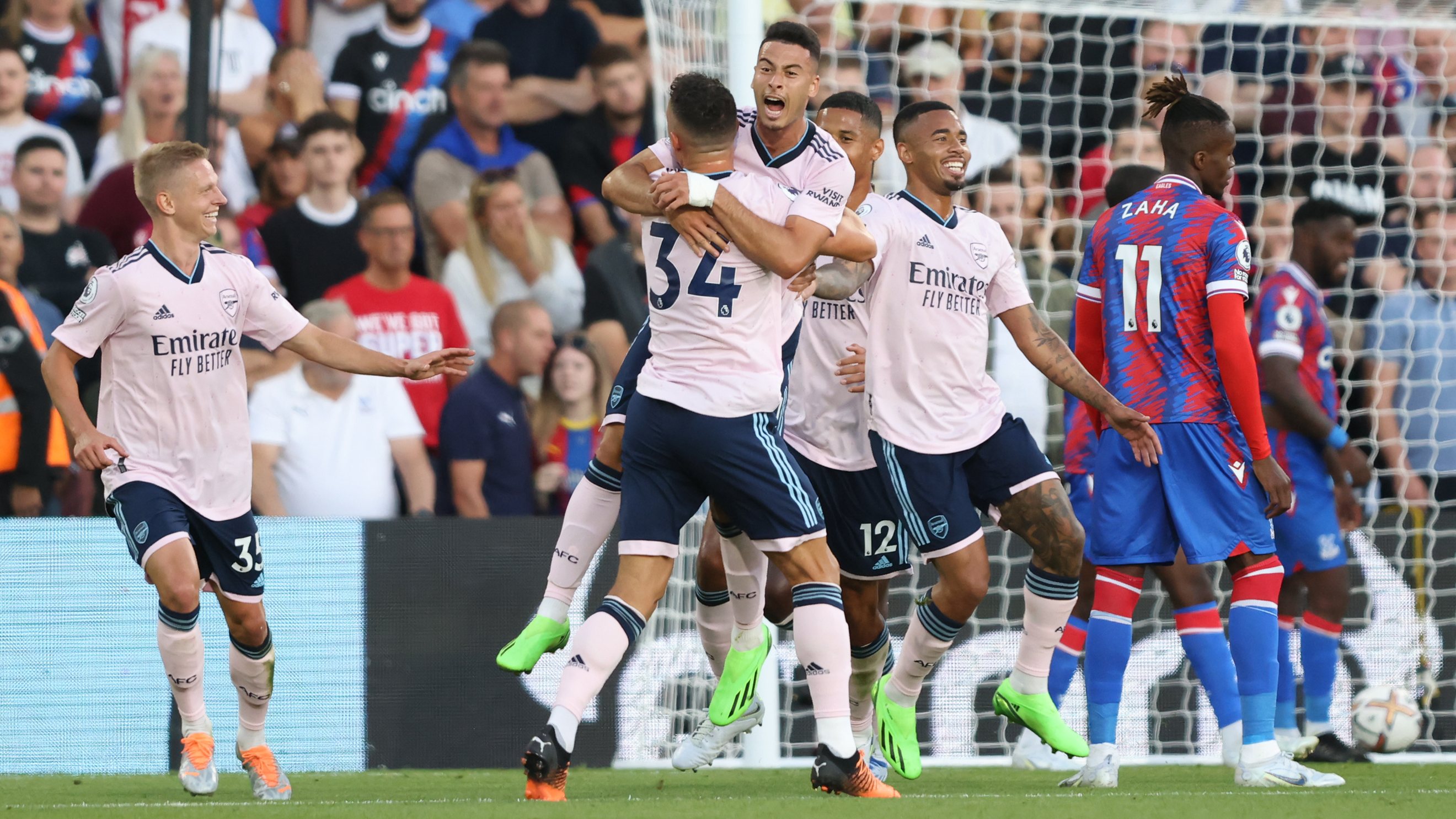 Gabriel Martinelli marcou o primeiro golo da Premier League 2022/23 após assistência do reforço ex-Manchester City Zinchenko