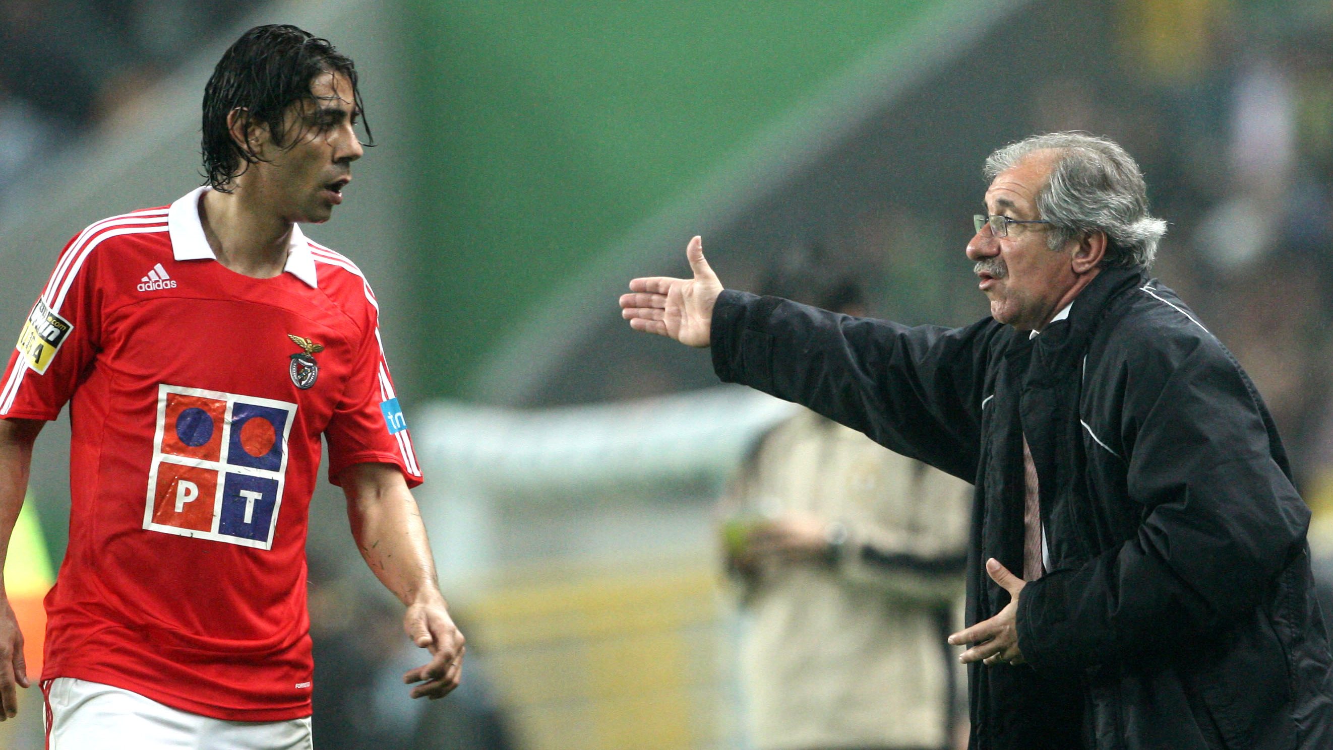 Além de ser um dos ídolos do agora presidente Rui Costa, Chalana foi também o último treinador do Maestro quando assumiu de forma interina o comando da equipa principal em 2007/08