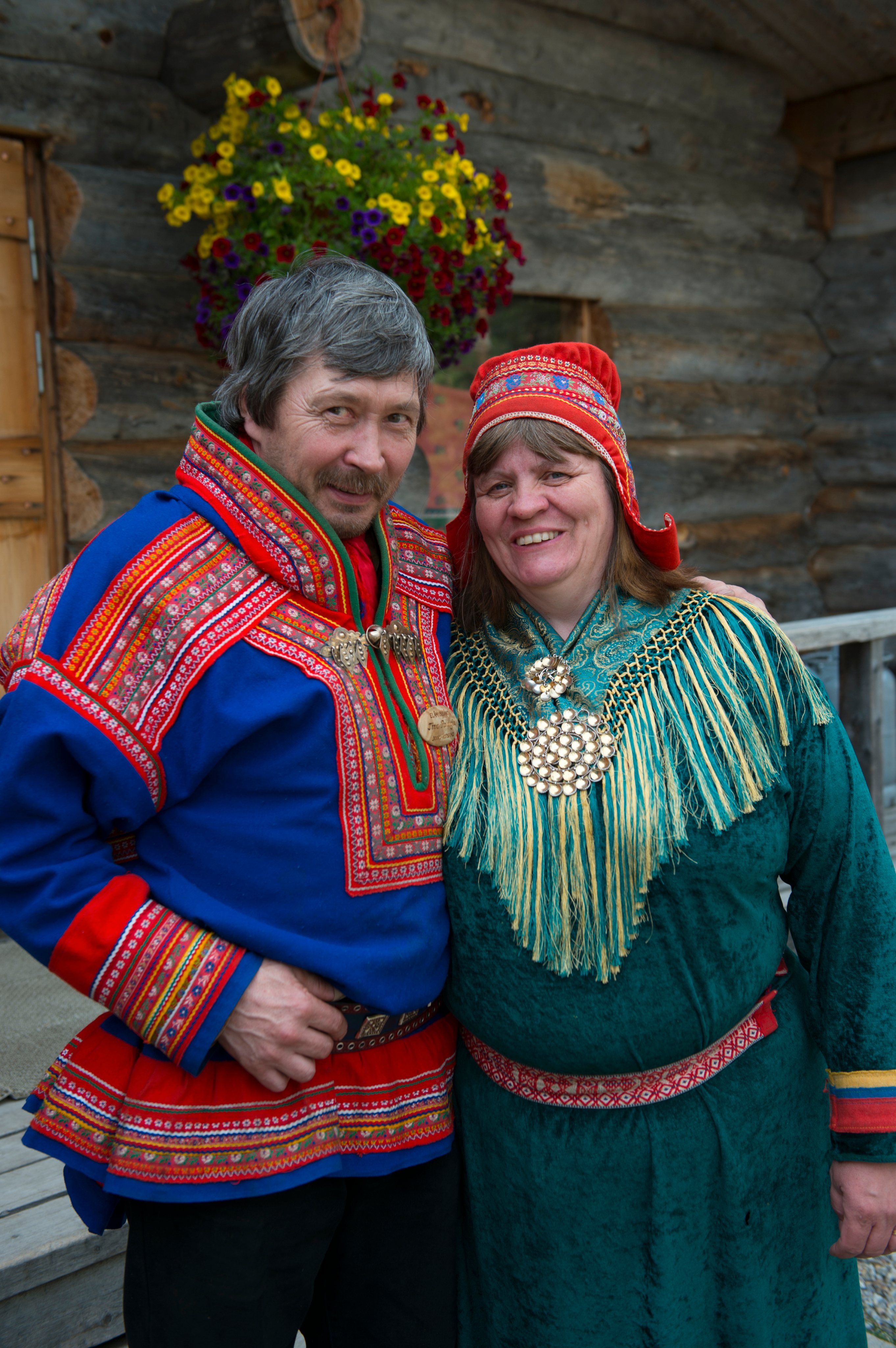 Uma mulher descendente do povo Sámi na Noruega