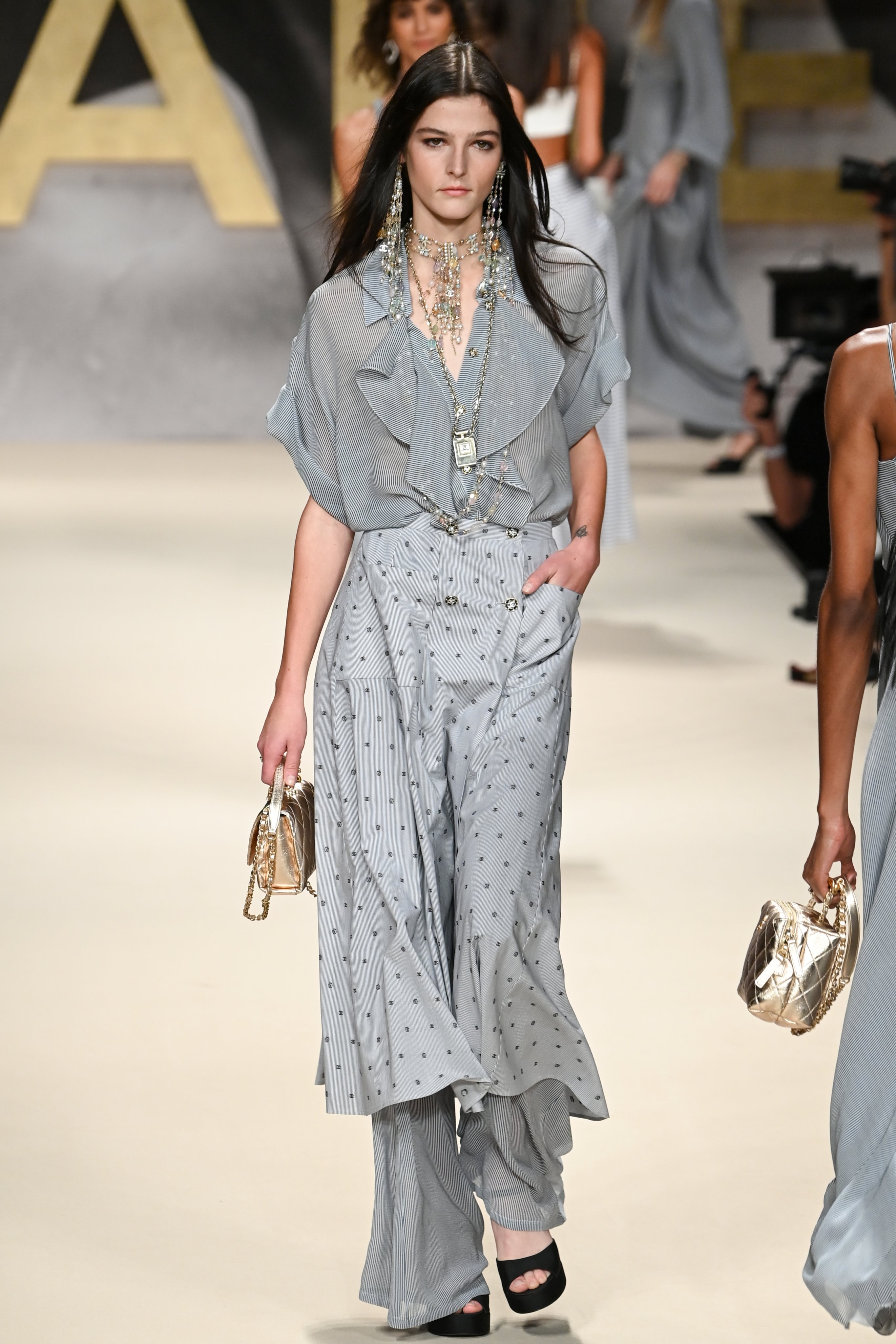 Chanel  : Runway - Paris Fashion Week - Womenswear Spring Summer 2022