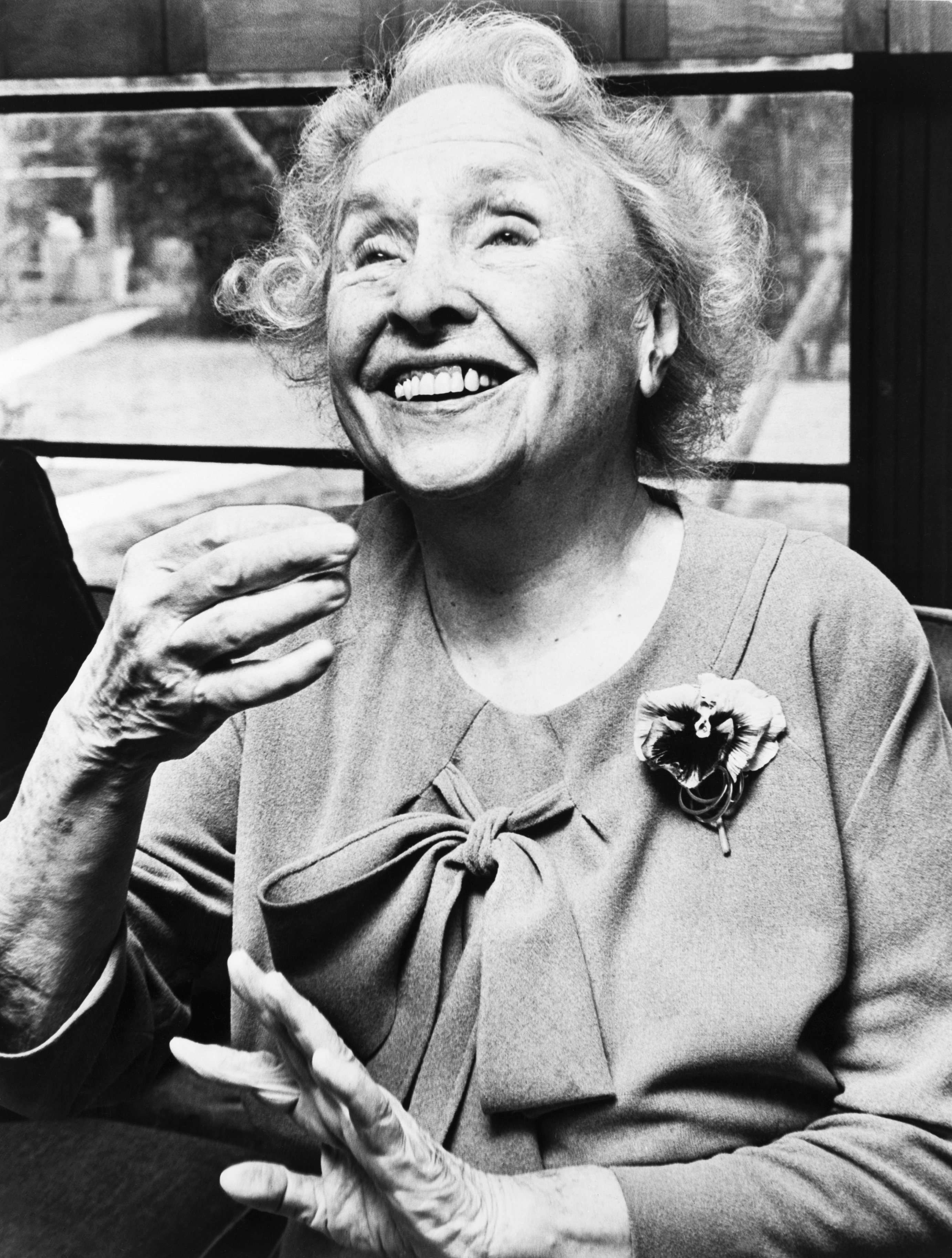 Helen Keller, escritora e ativista pelos direitos das pessoas portadoras de deficiências