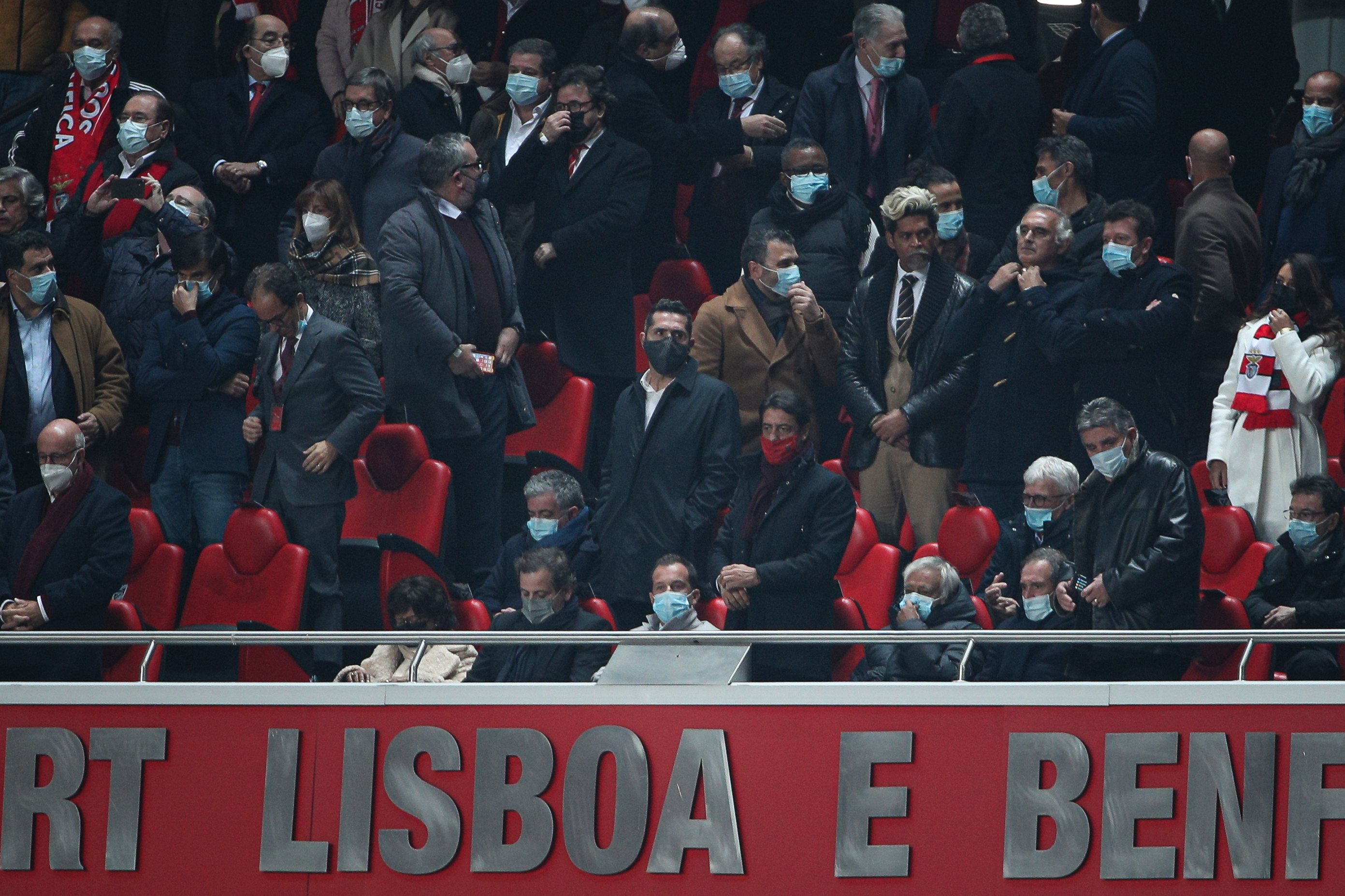 Frederico Varandas e Rui Costa durante o jogo entre o Sport Lisboa e Benfica e o Sporting Clube de Portugal no estádio da Luz, a contar para a 13ª jornada da Primeira Liga 2021/22. Lisboa, 03 de Dezembro de 2021. FILIPE AMORIM/OBSERVADOR