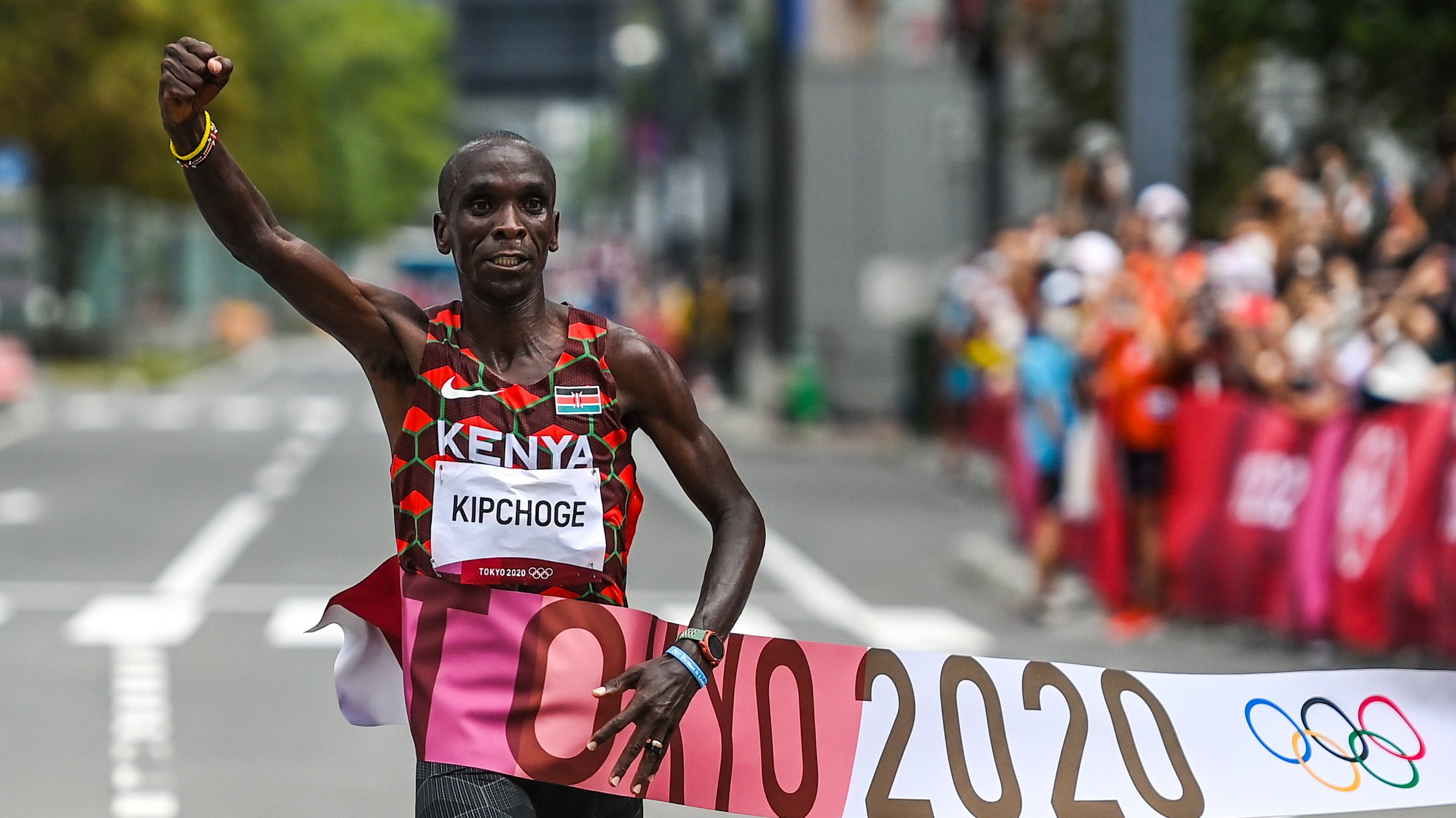 O atleta queniano de 36 anos renovou o título olímpico