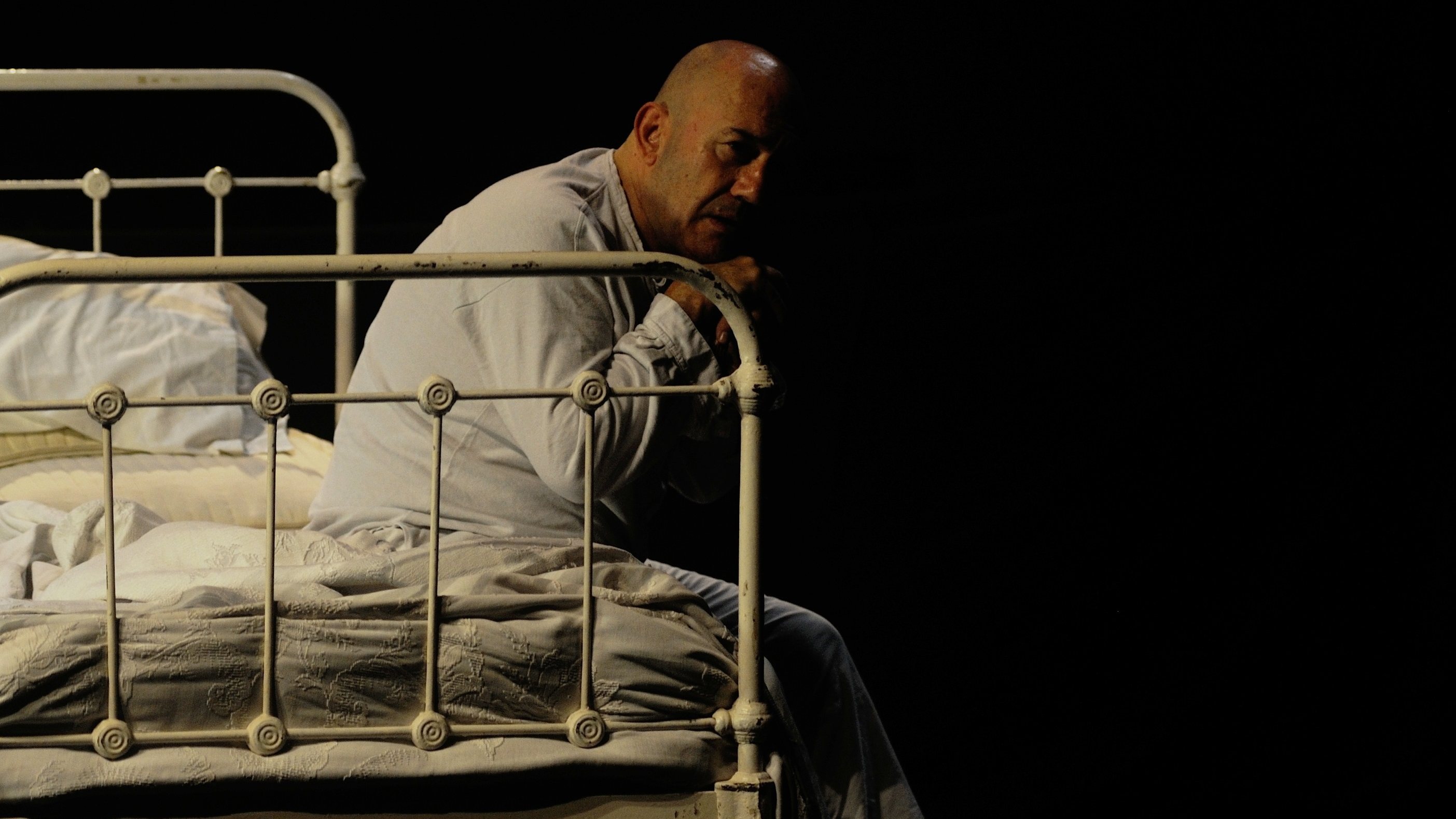 José Raposo é o ator convidado a dar corpo a um homem que espera a chegada da morte