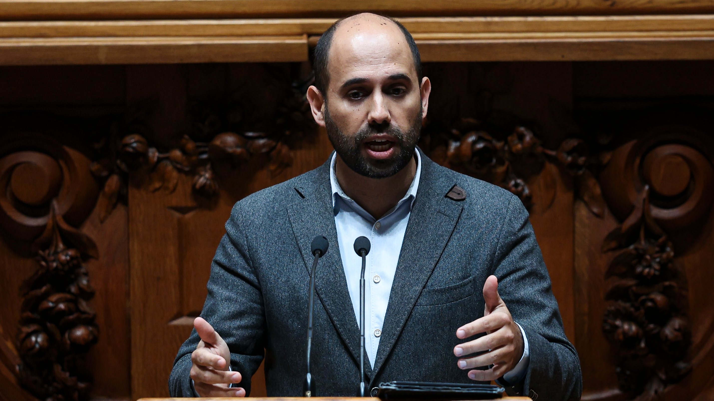 O líder parlamentar bloquista, Pedro Filipe Soares, falou aos jornalistas no encerramento das jornadas parlamentares do BE