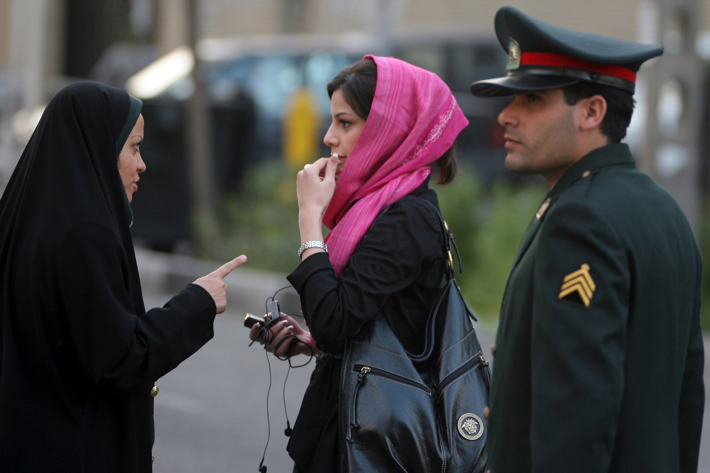 Police Enforce Women?s Islamic Dress Code
