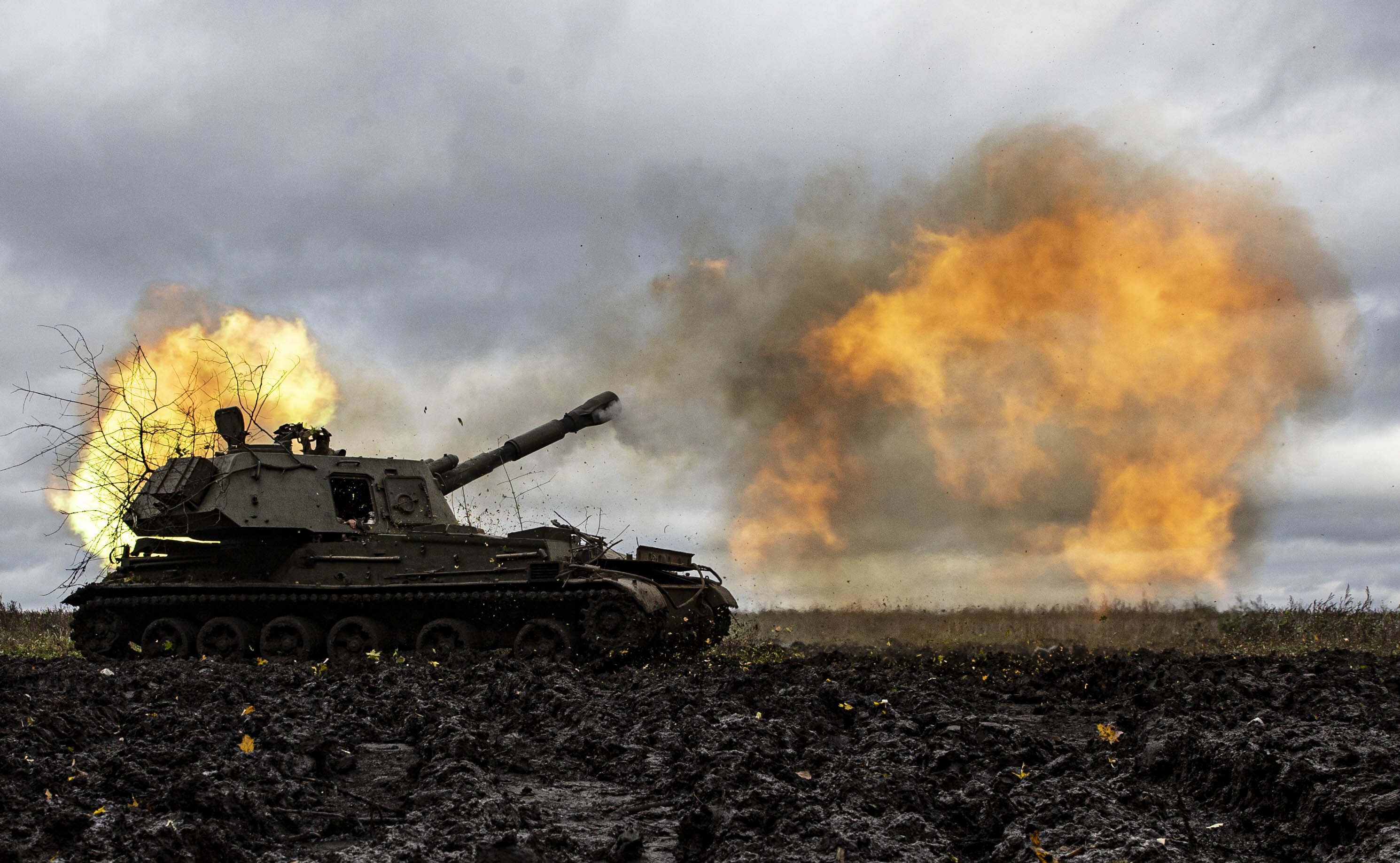 Ukrainian howitzers fire towards Russian points in Ukraine&#039;s Donetsk Oblast