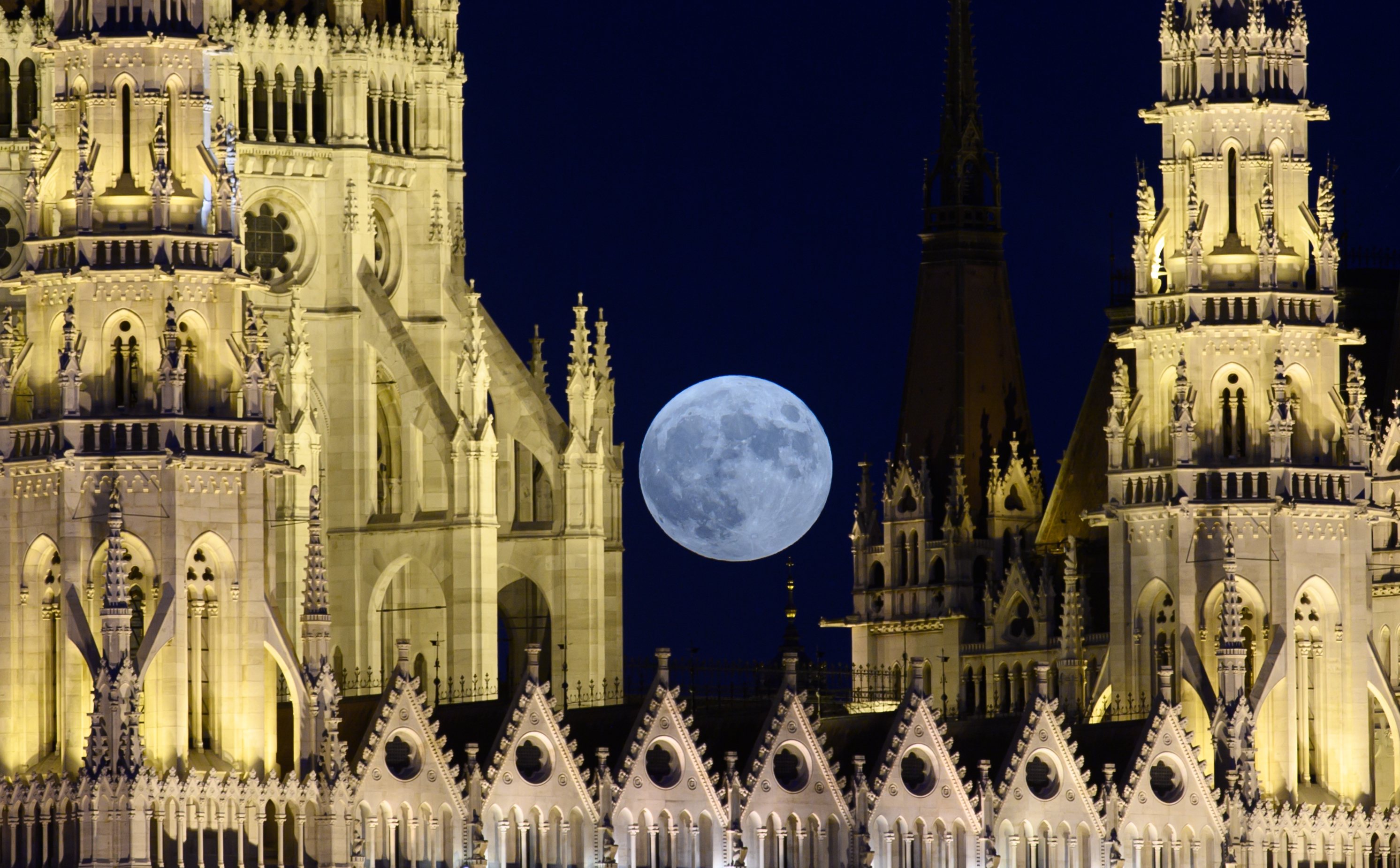 Full moon in Budapest
