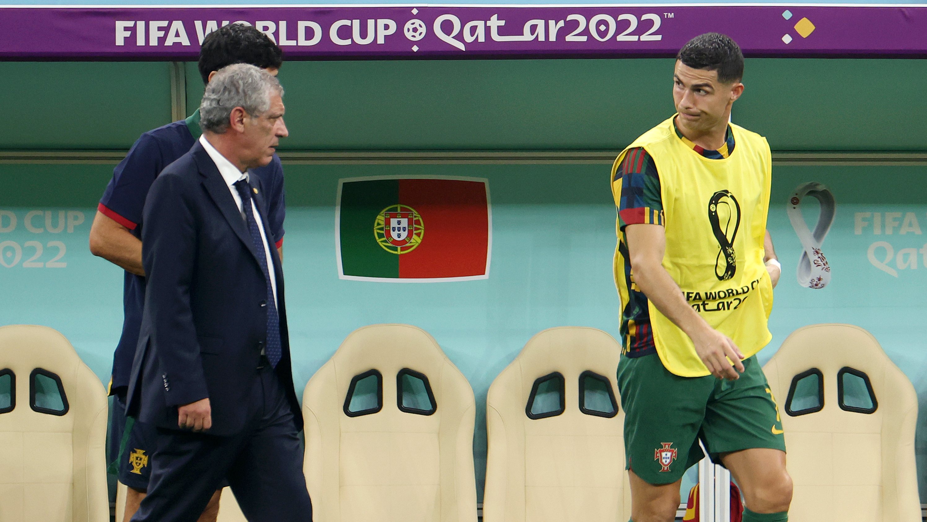 Ronaldo começou no banco pela primeira vez numa fase final de uma grande competição desde que se assumiu como titular de Portugal a meio do Euro-2004 com a Espanha