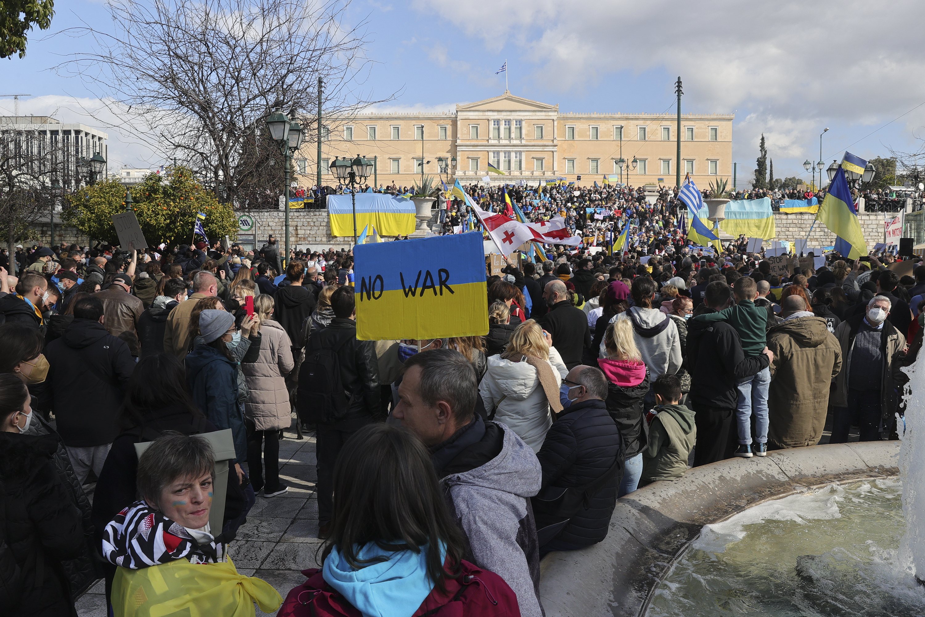 Ukrainians living in Greece&#039;s Athens protest Russian attacks