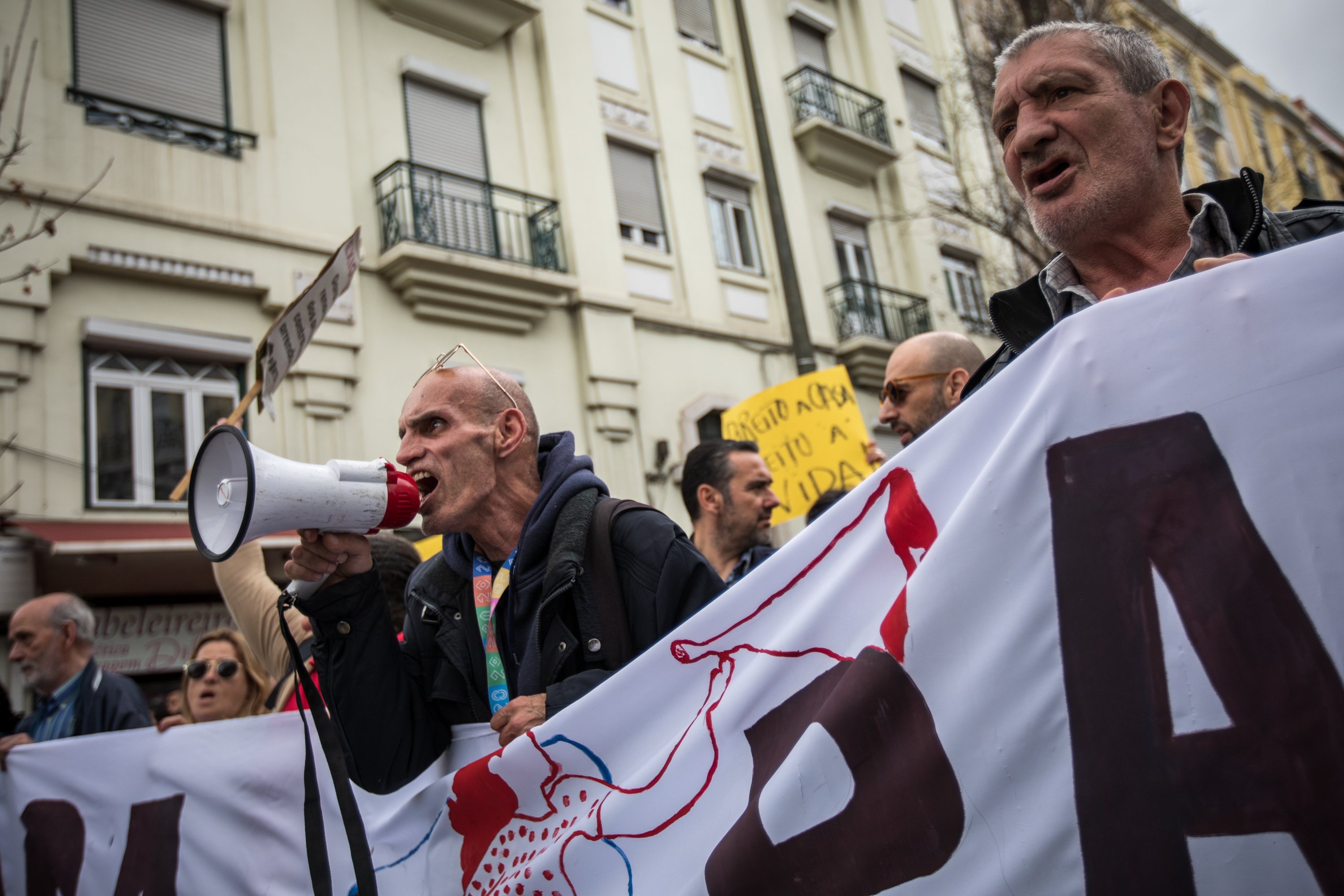 Milhares de pessoas juntaram-se na Alameda D. Afonso Henriques, em Lisboa, e desceram até ao Martim Moniz, para se manifestarem pelo direito à habitação e uma vida justa. 1 de Abril de 2023, Lisboa TOMÁS SILVA/OBSERVADOR