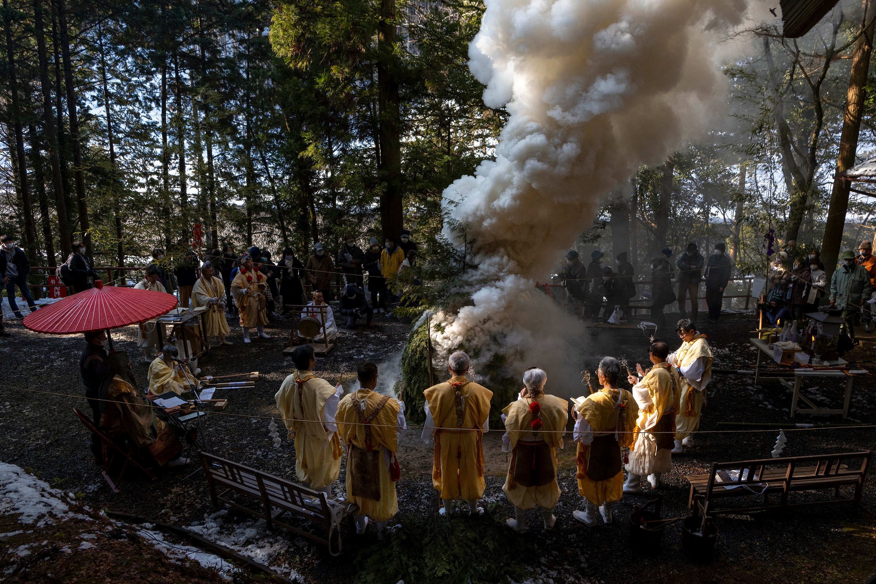 Ritual de ano novo praticado pelos sacerdotes Yamabushi no Japão