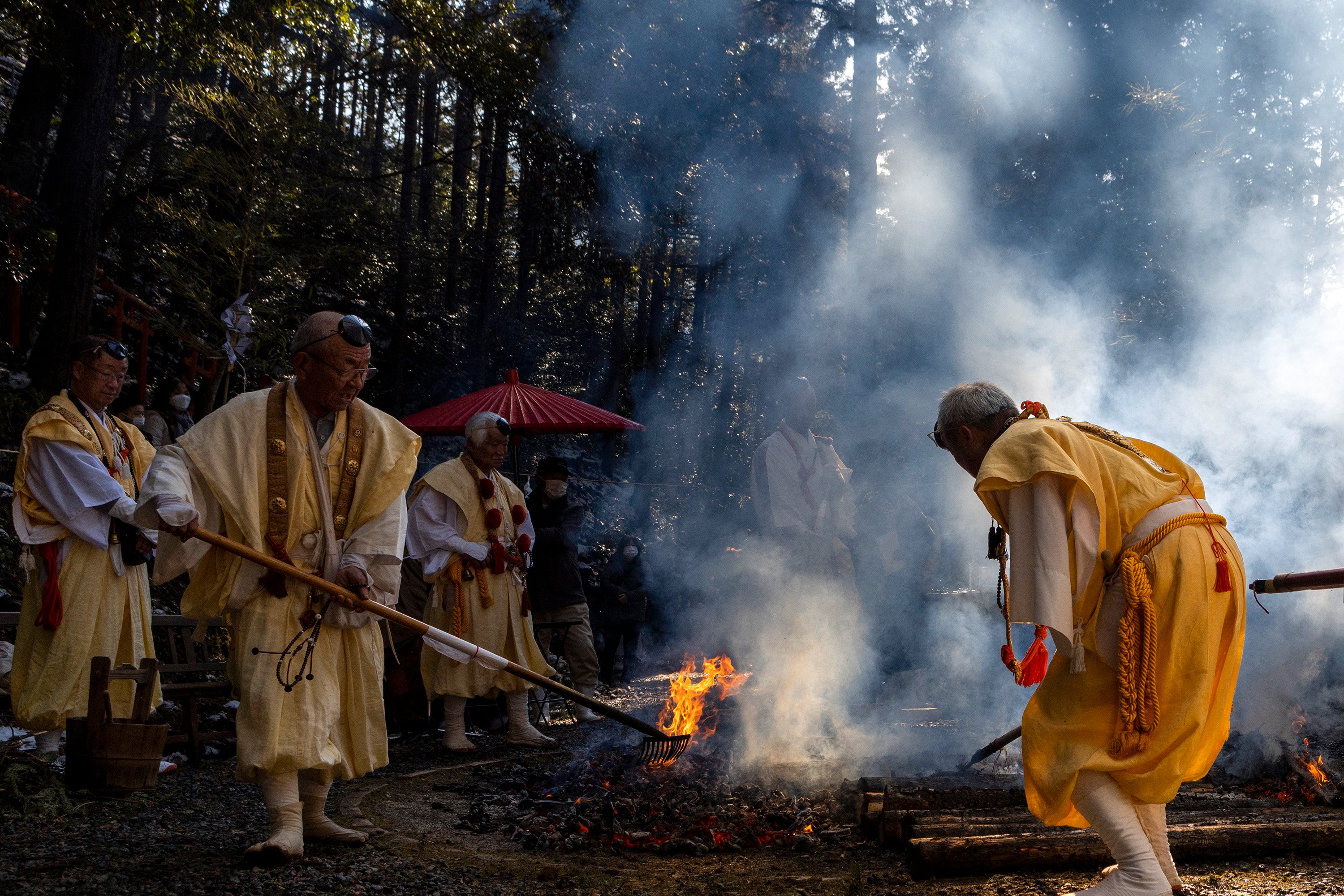 Ritual de ano novo praticado pelos sacerdotes Yamabushi no Japão