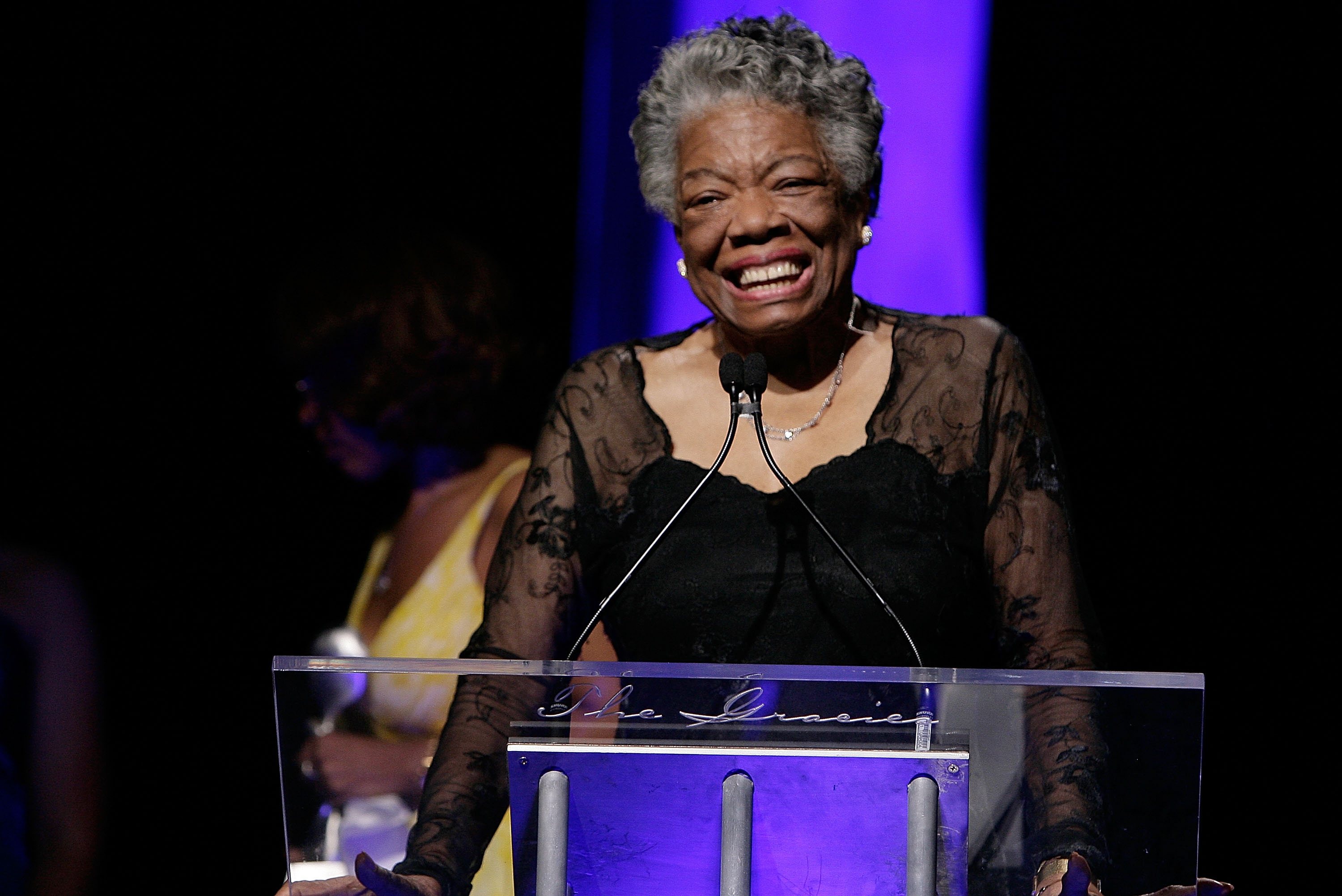 A poetisa e ativista pelos Direitos Civis, Maya Angelou, em 2008