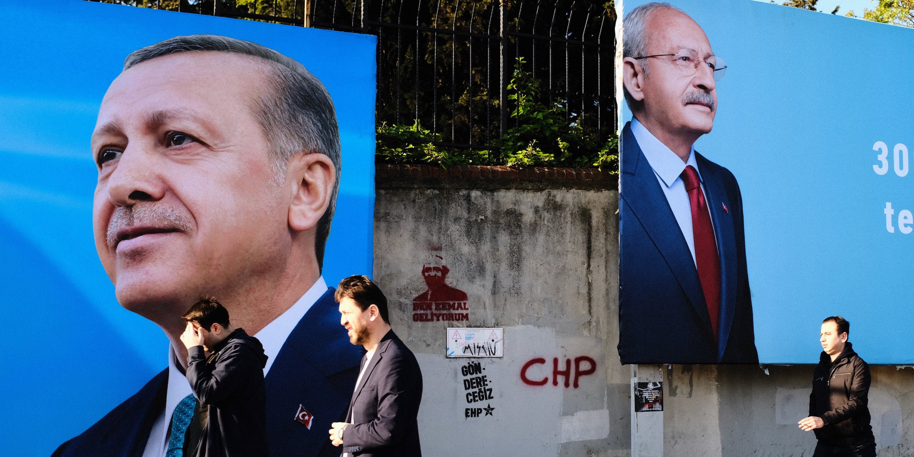 Algumas das sondagens têm mostrado um cenário bastante positivo para Kemal Kılıçdaroğlu, que tem ficado à frente de Erdoğan por alguns pontos percentuais