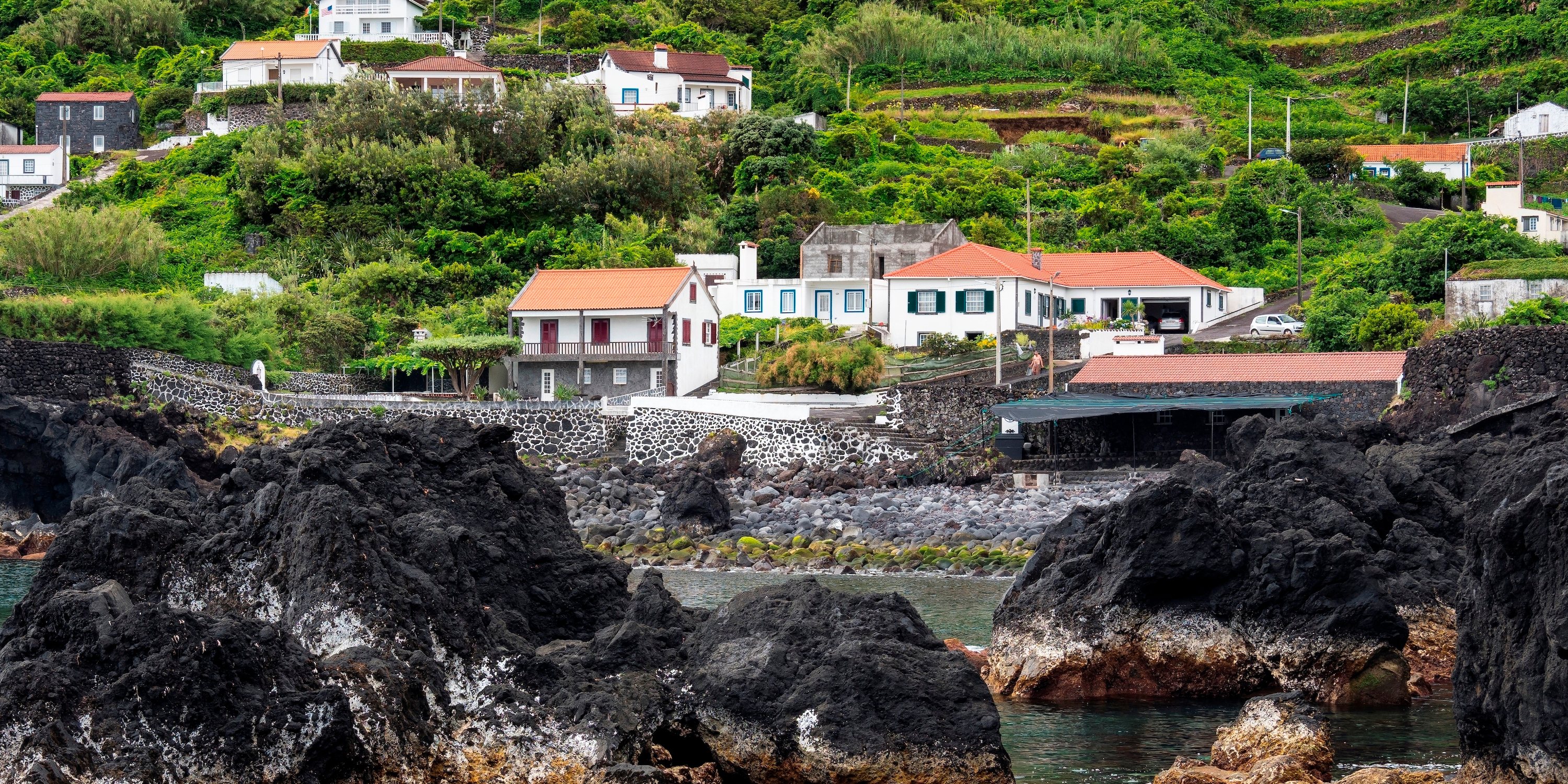 A Fajã do Ouvidor, na ilha açoriana de São Jorge, é uma das regiões afetadas pela crise sísmica que começou a 19 de março